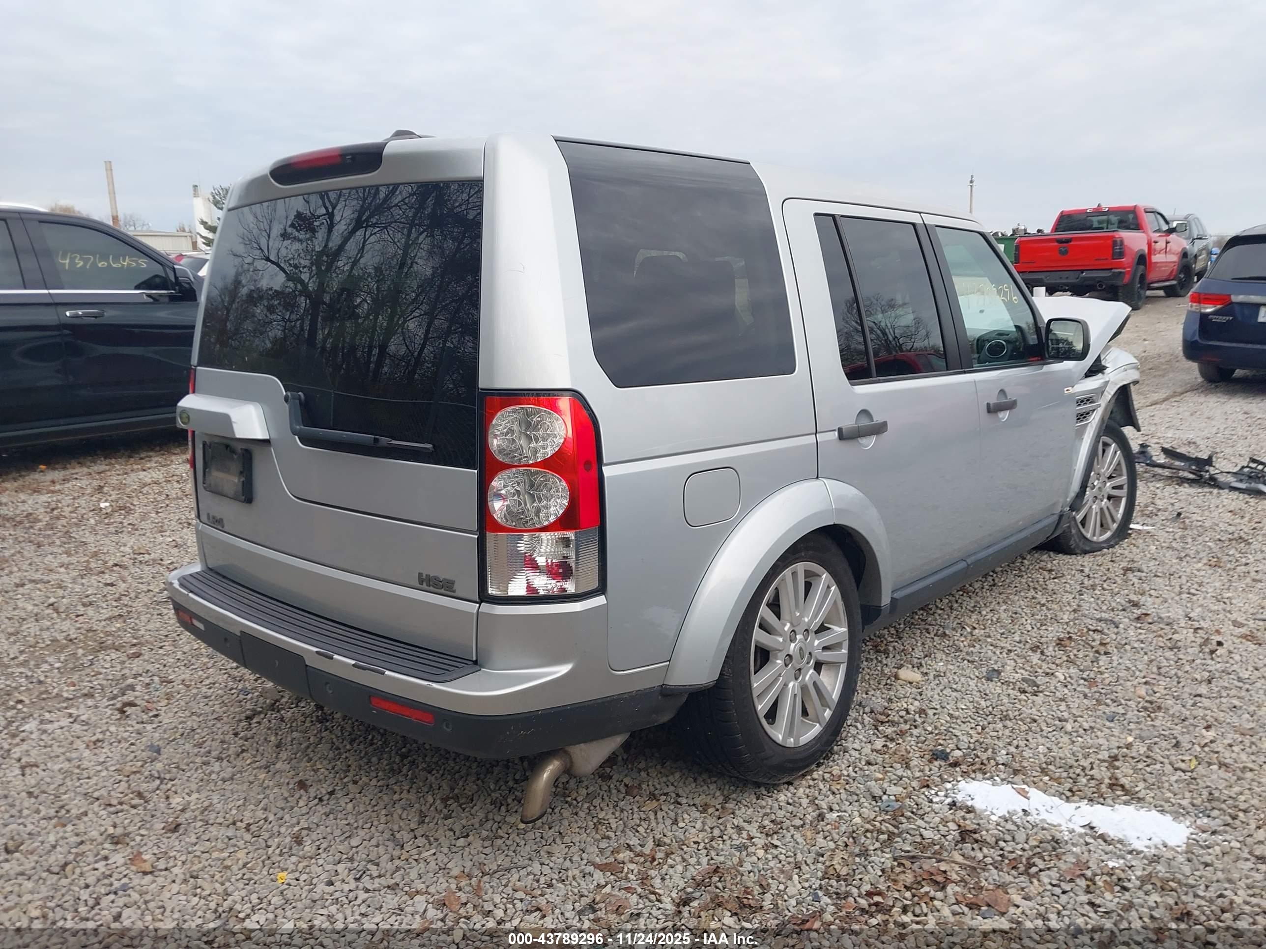 LAND ROVER image 4