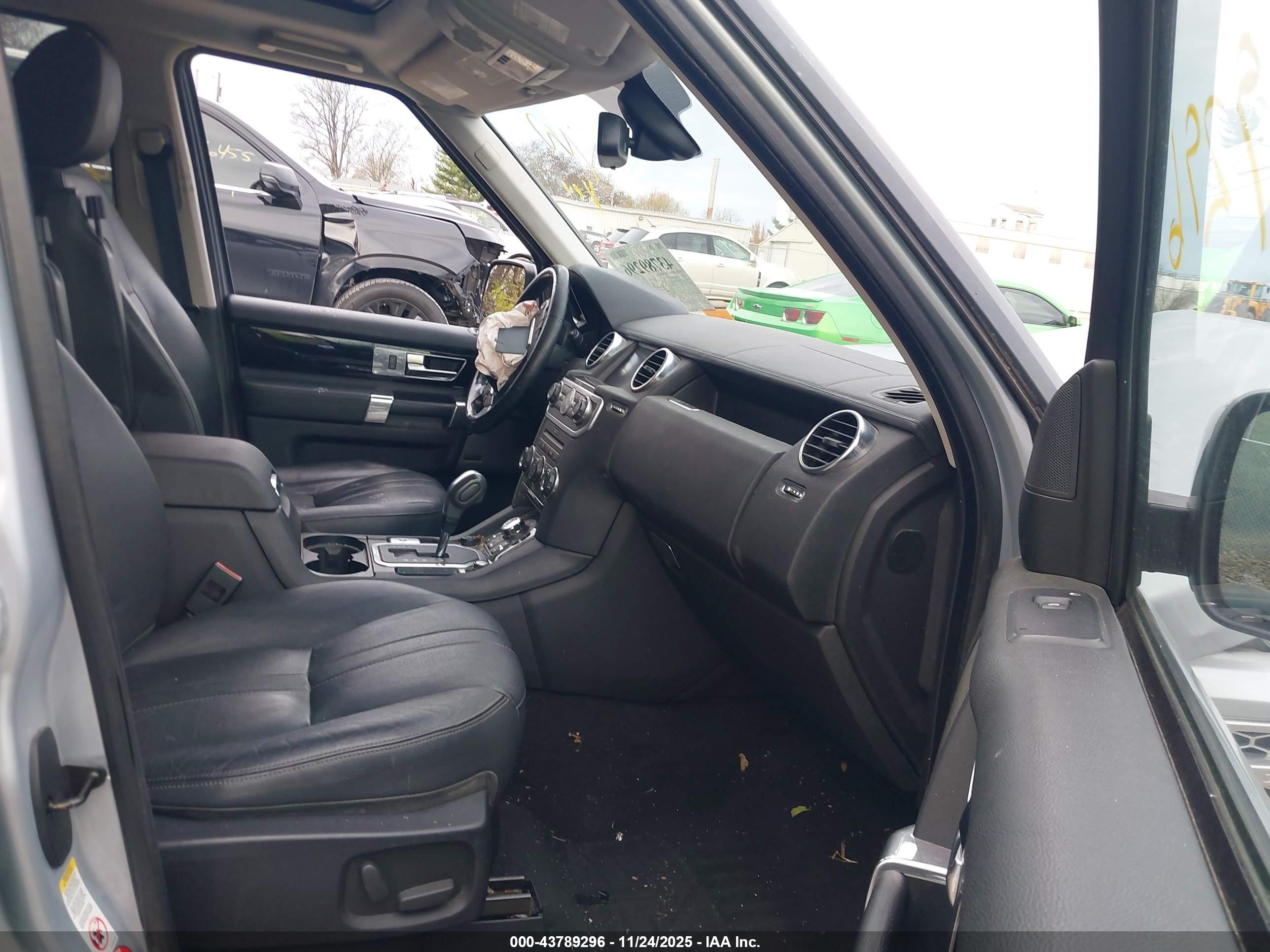 LAND ROVER image 5