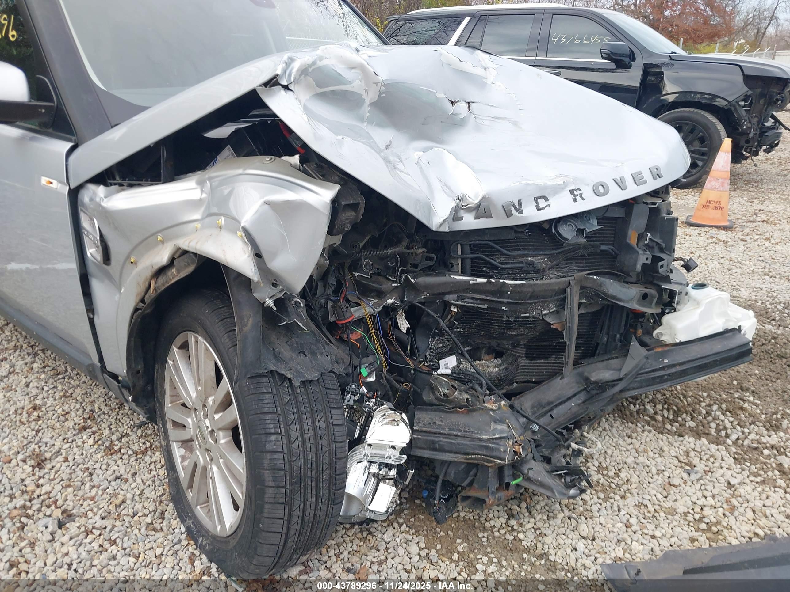LAND ROVER image 6
