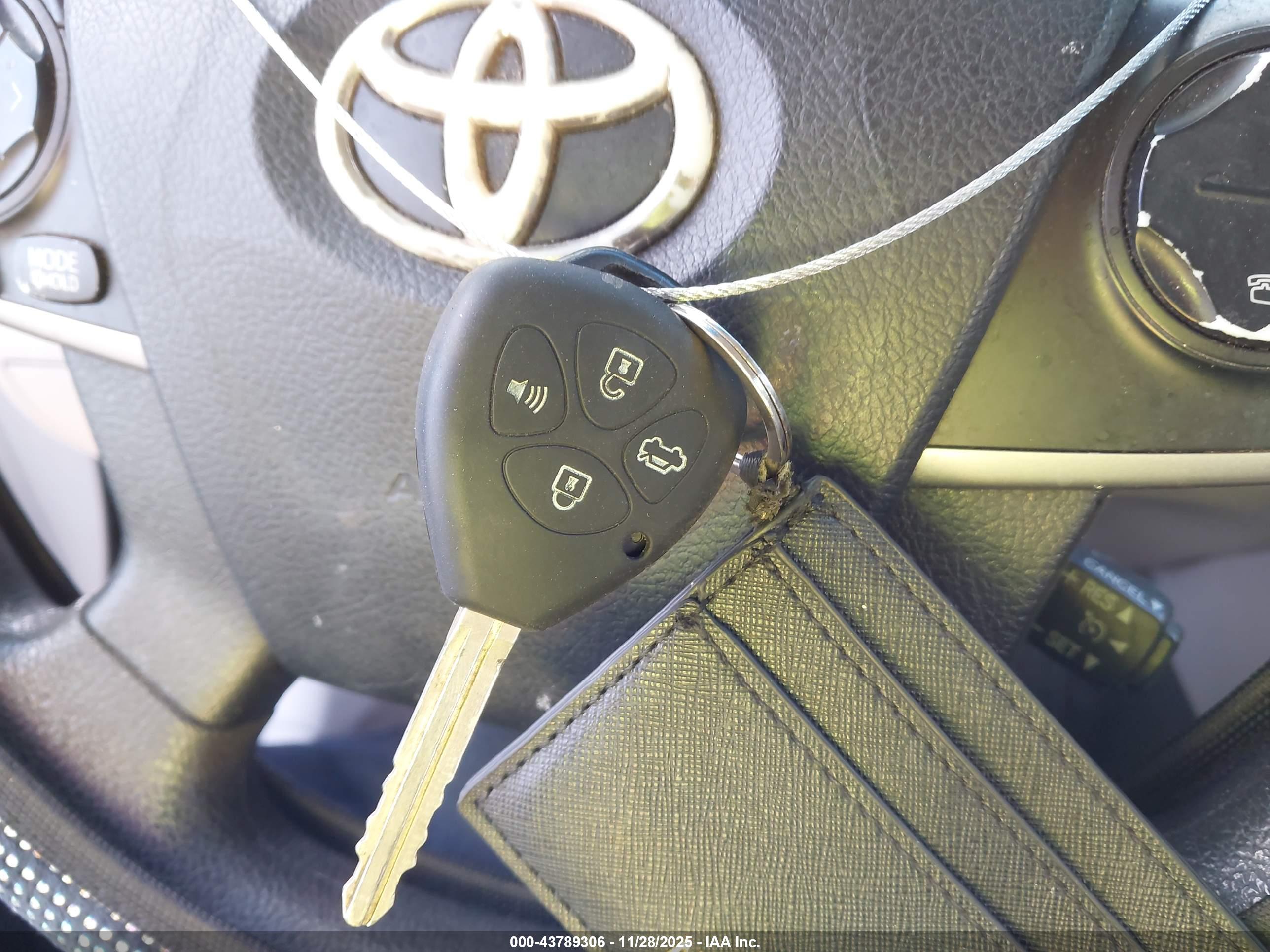 TOYOTA CAMRY image 11