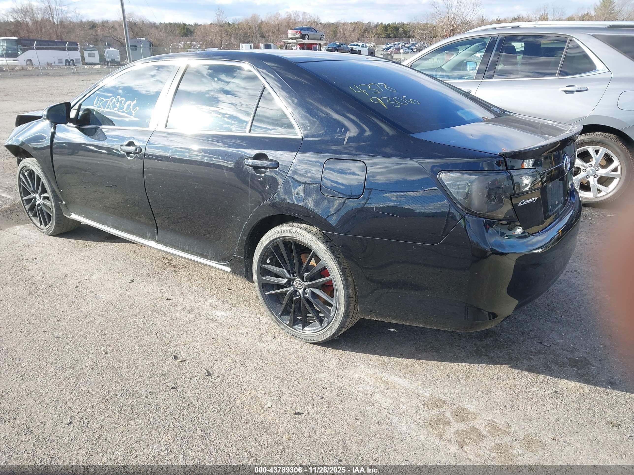 TOYOTA CAMRY image 3