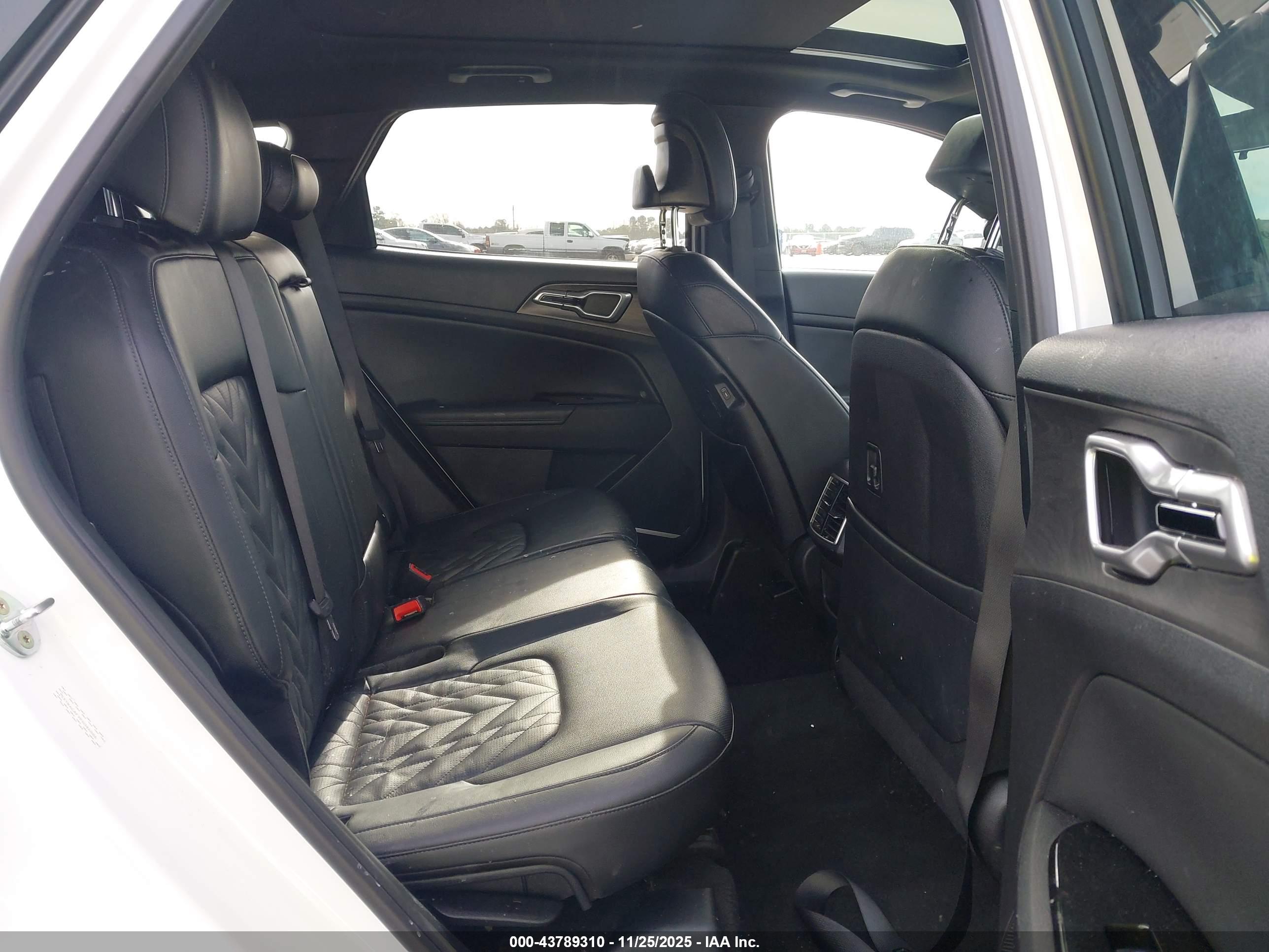 KIA SPORTAGE image 8