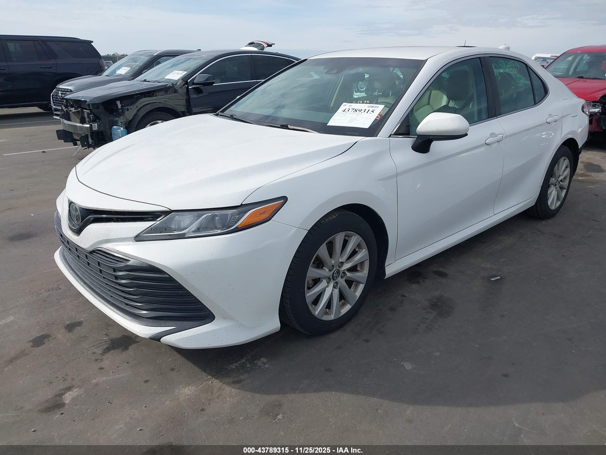 TOYOTA CAMRY image 2