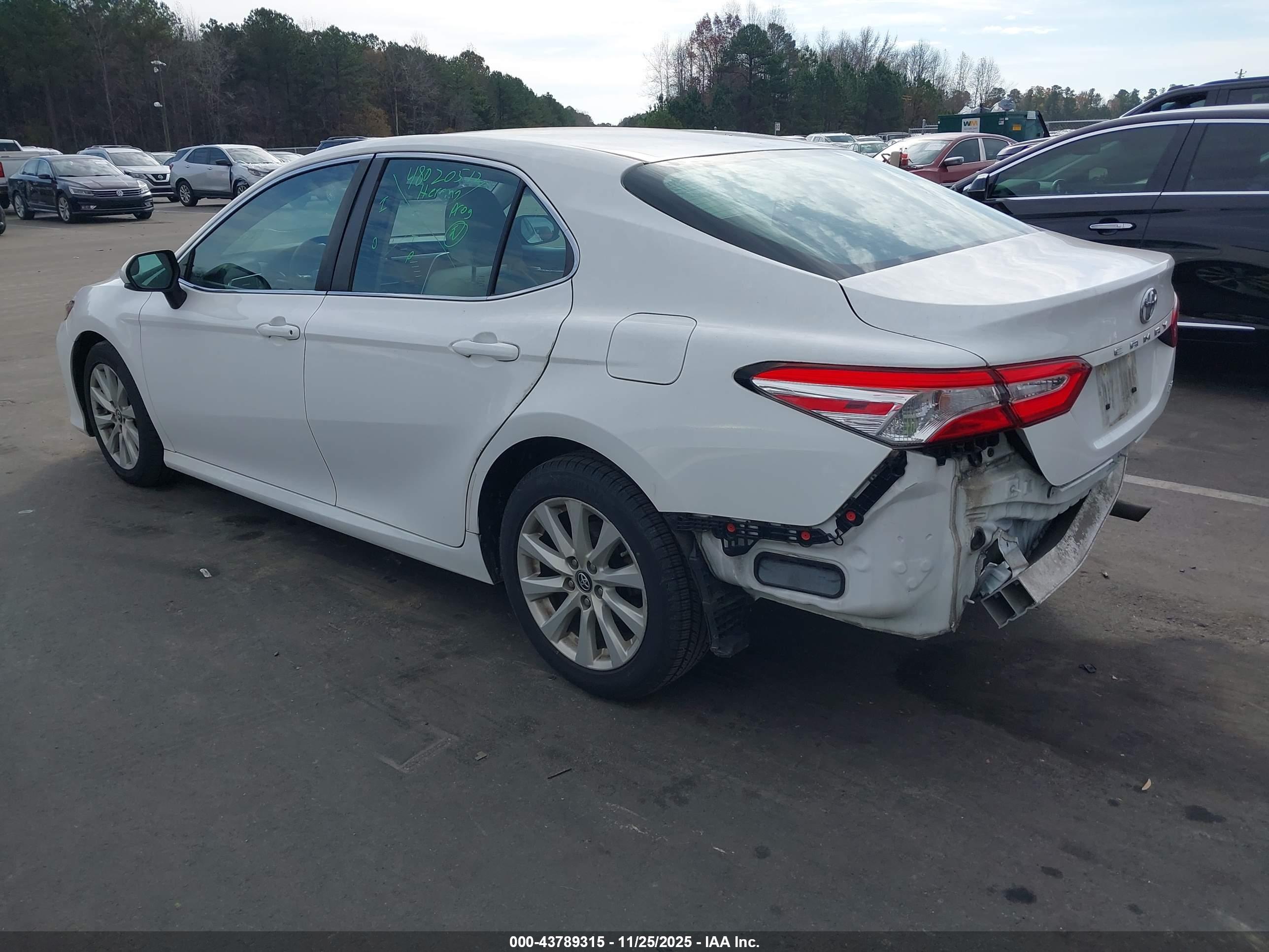 TOYOTA CAMRY image 3