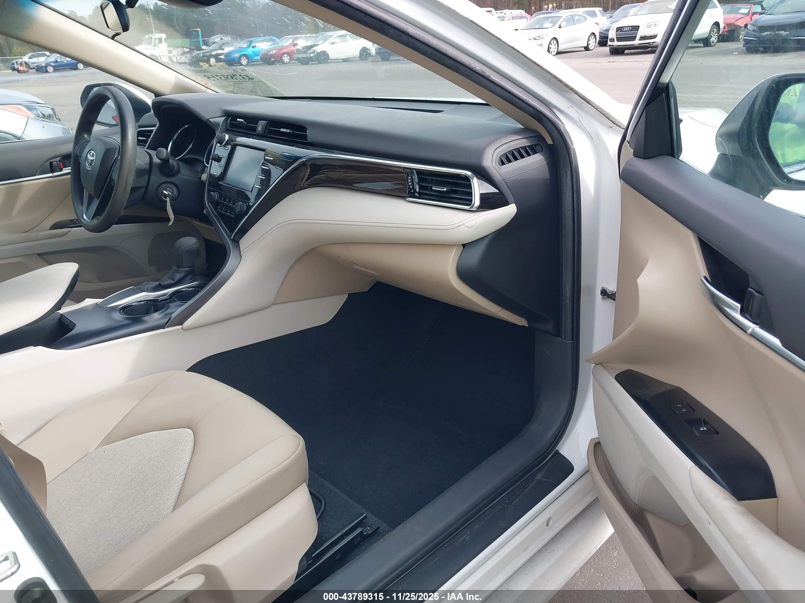 TOYOTA CAMRY image 5