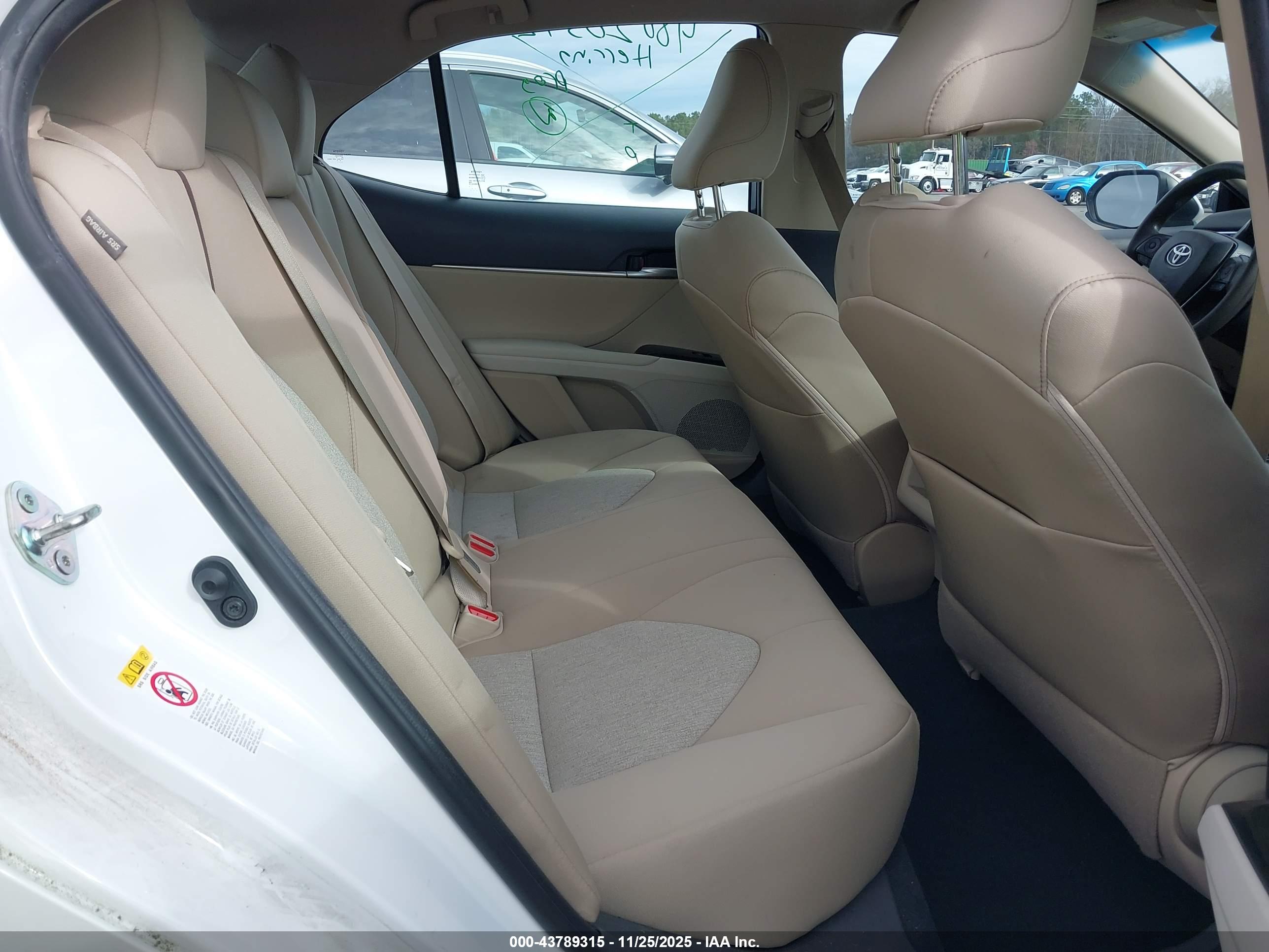 TOYOTA CAMRY image 8