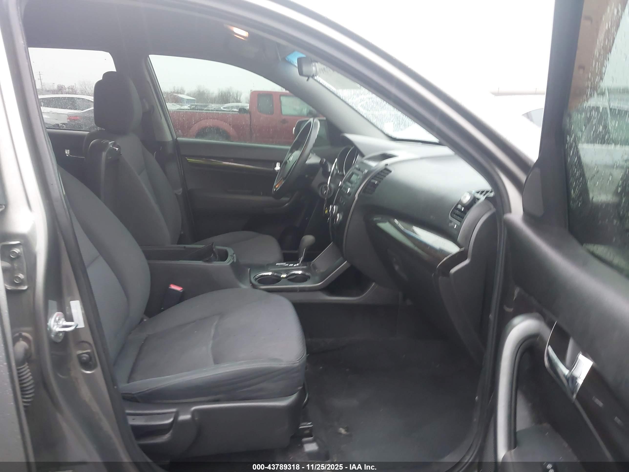 KIA SORENTO image 5
