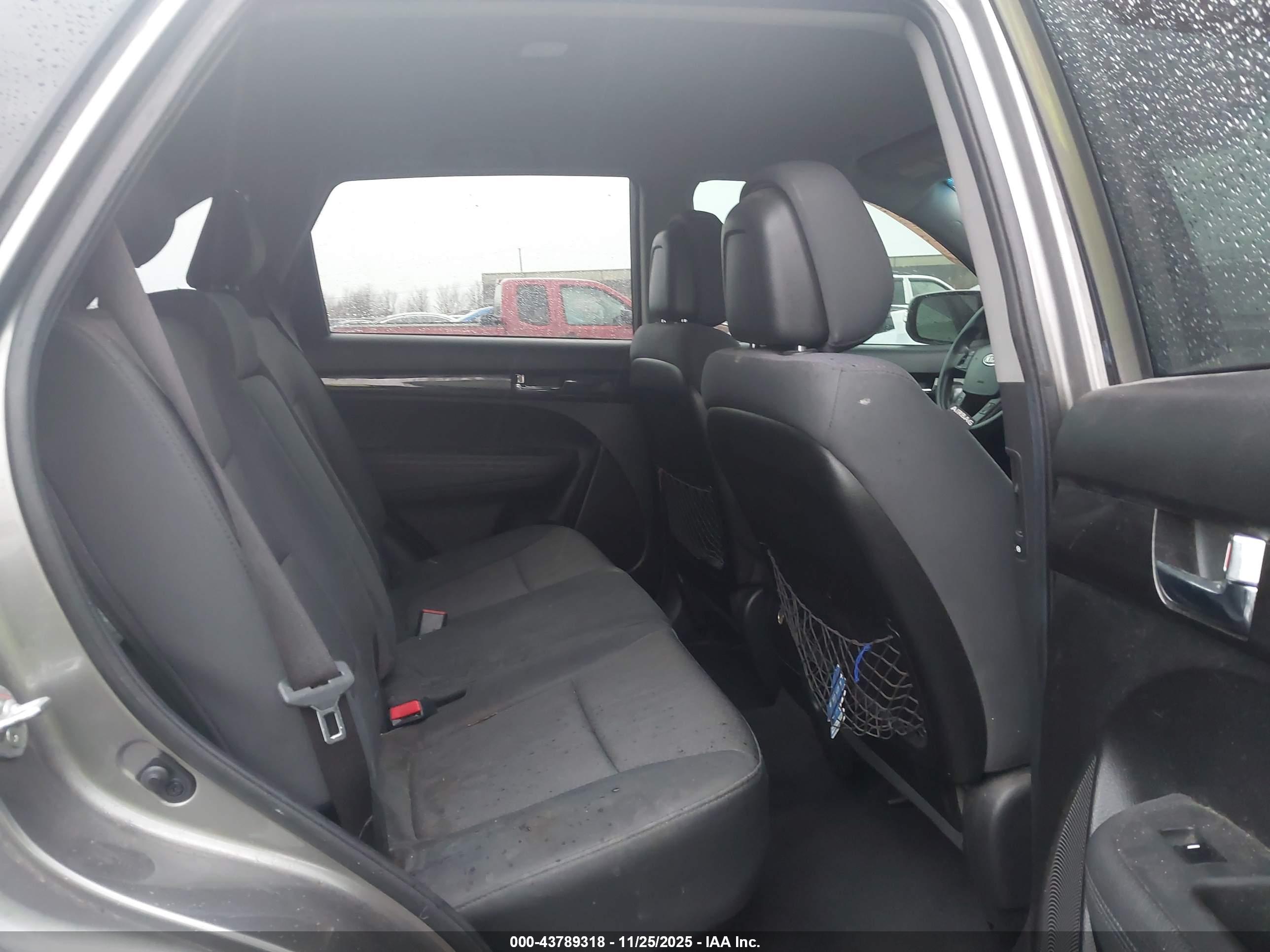 KIA SORENTO image 8
