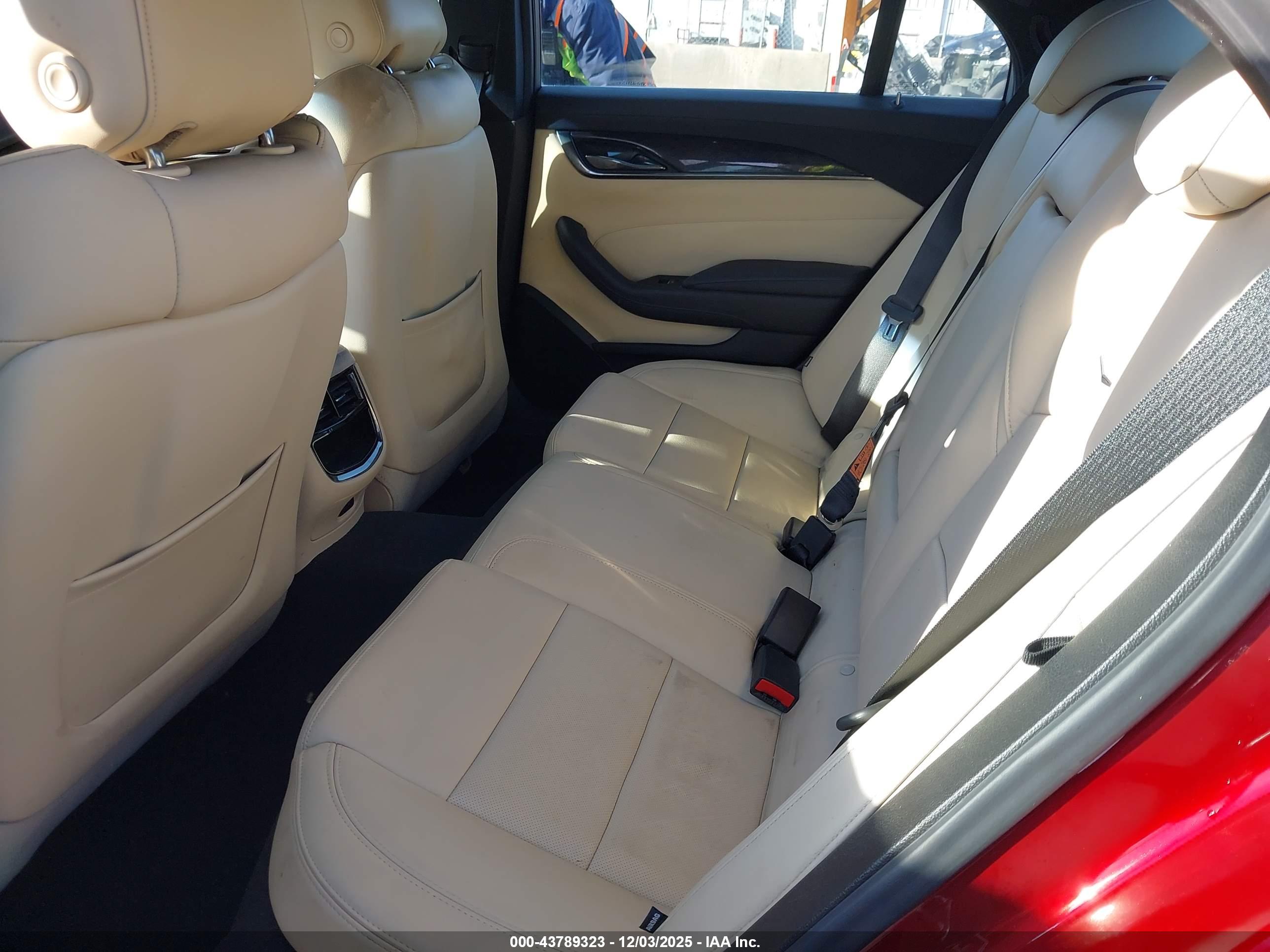 CADILLAC CTS image 8