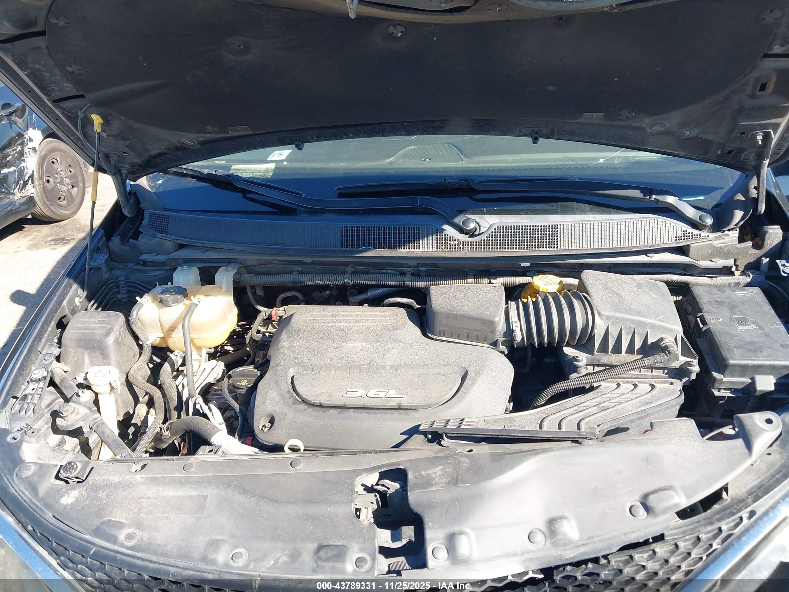 CHRYSLER PACIFICA image 10