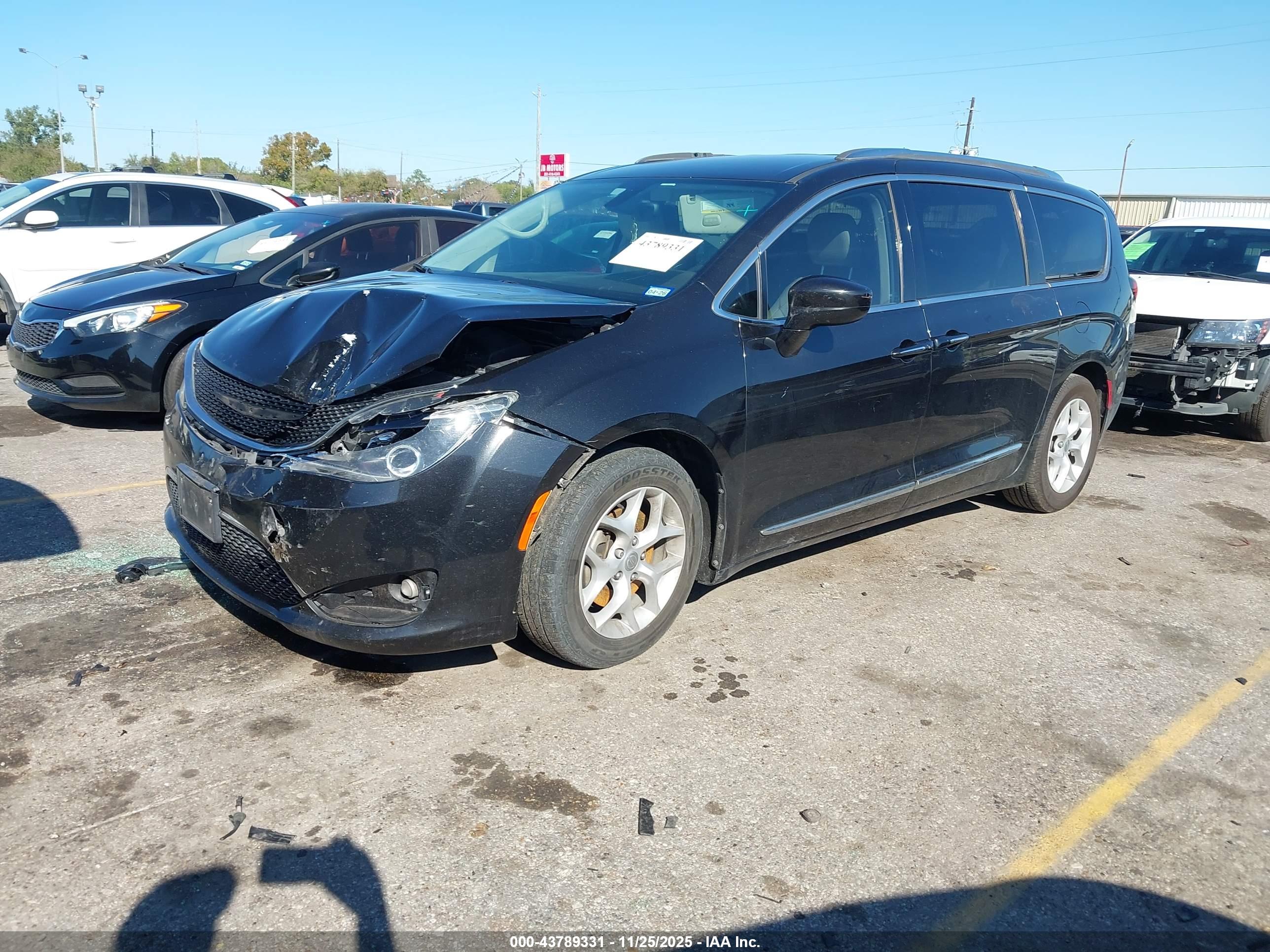 CHRYSLER PACIFICA image 2