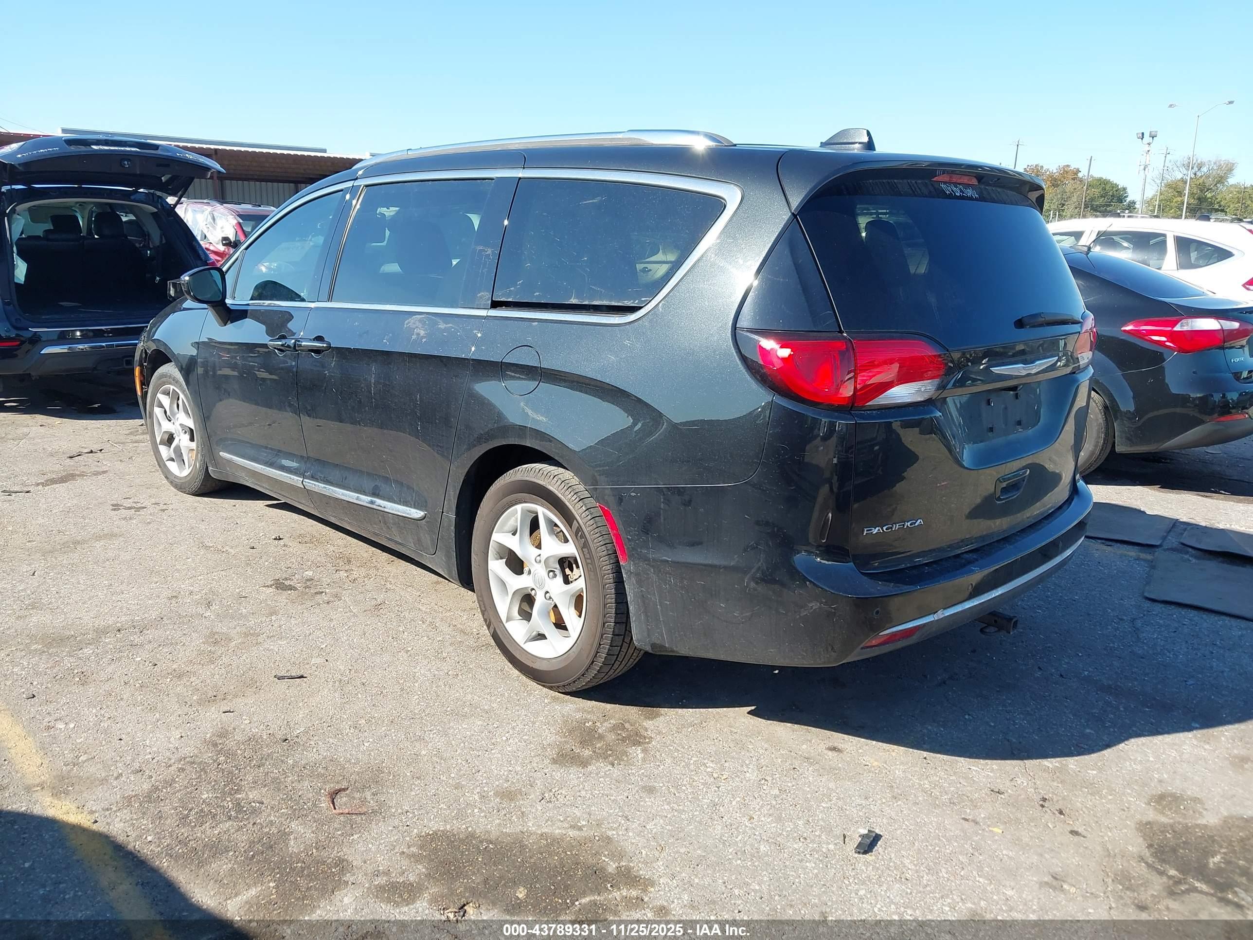 CHRYSLER PACIFICA image 3