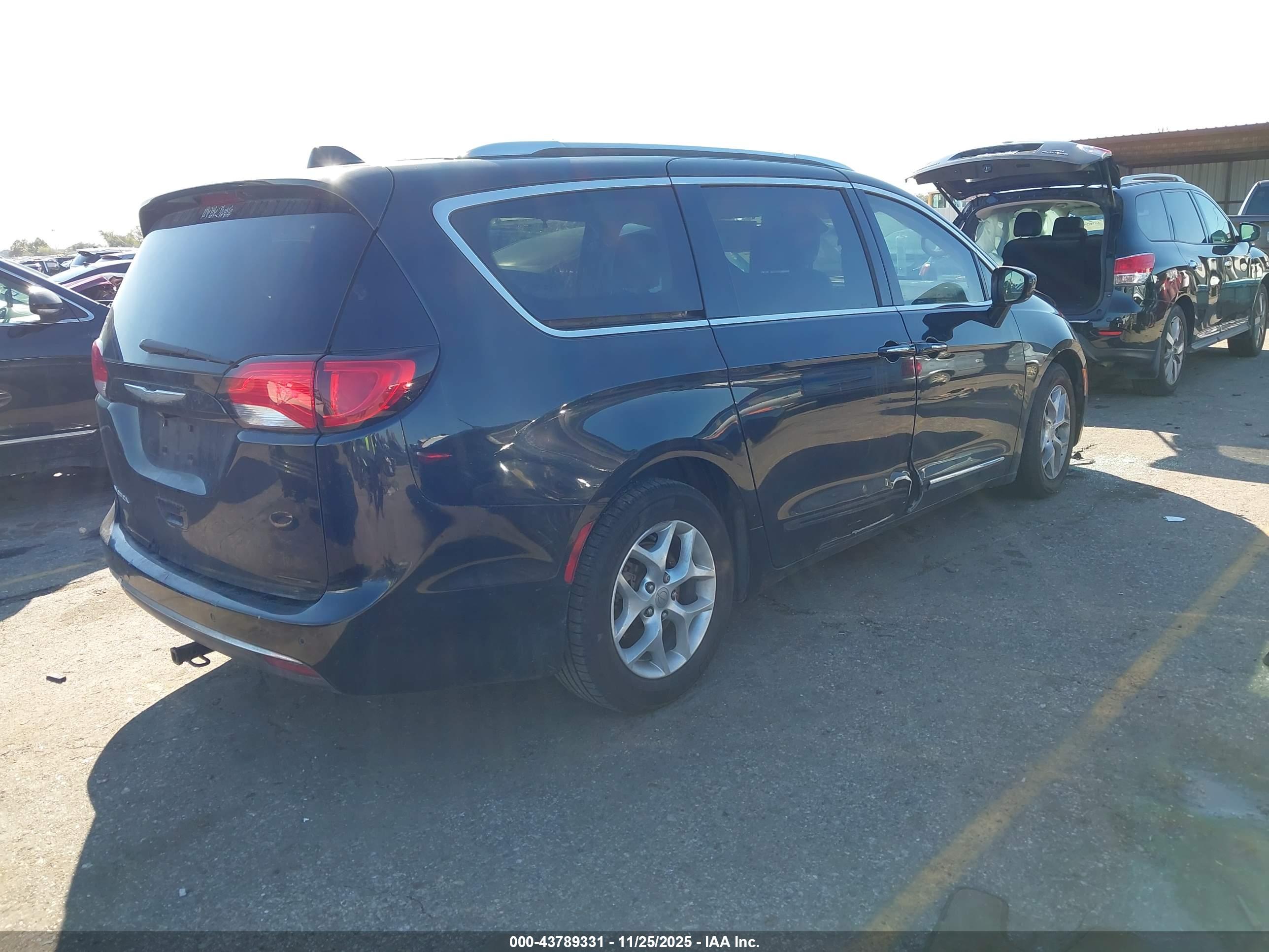 CHRYSLER PACIFICA image 4
