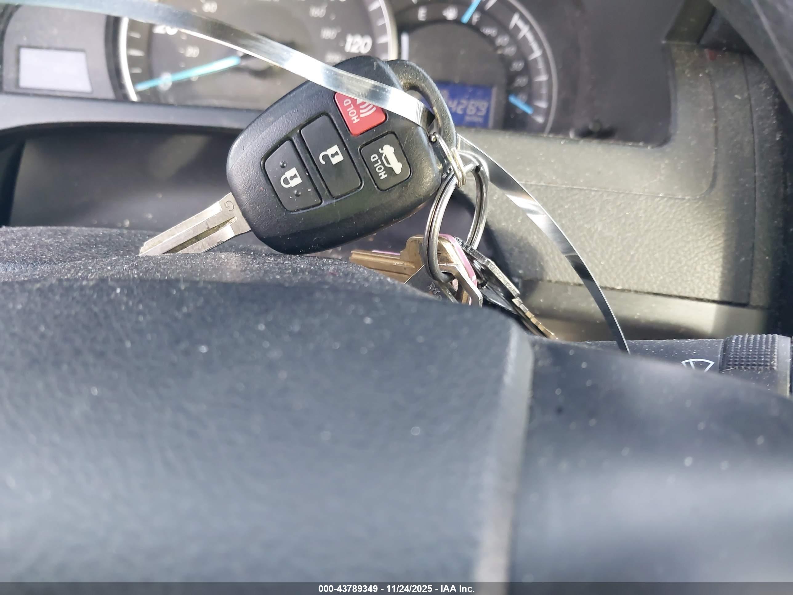 TOYOTA CAMRY image 11