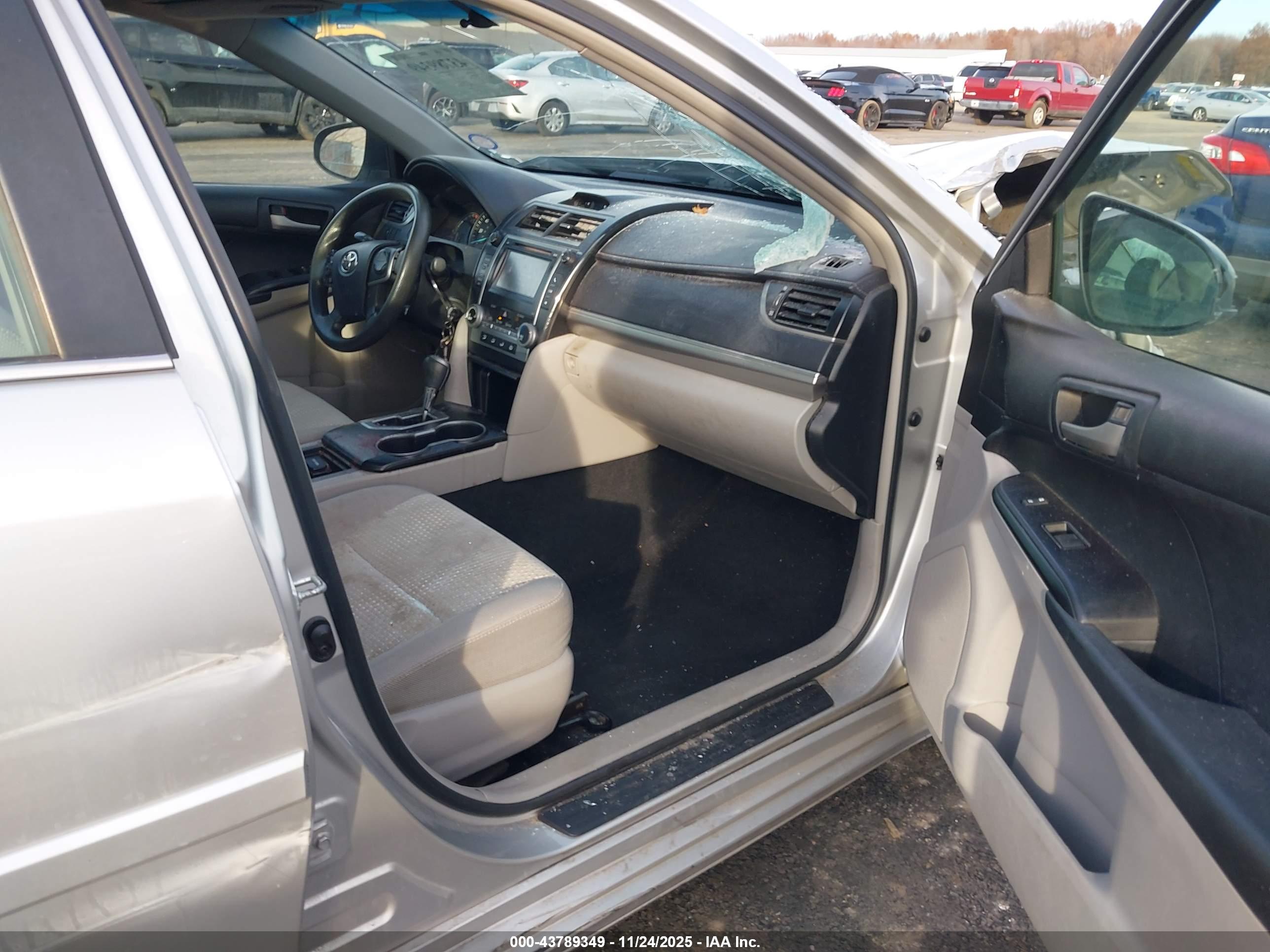 TOYOTA CAMRY image 5