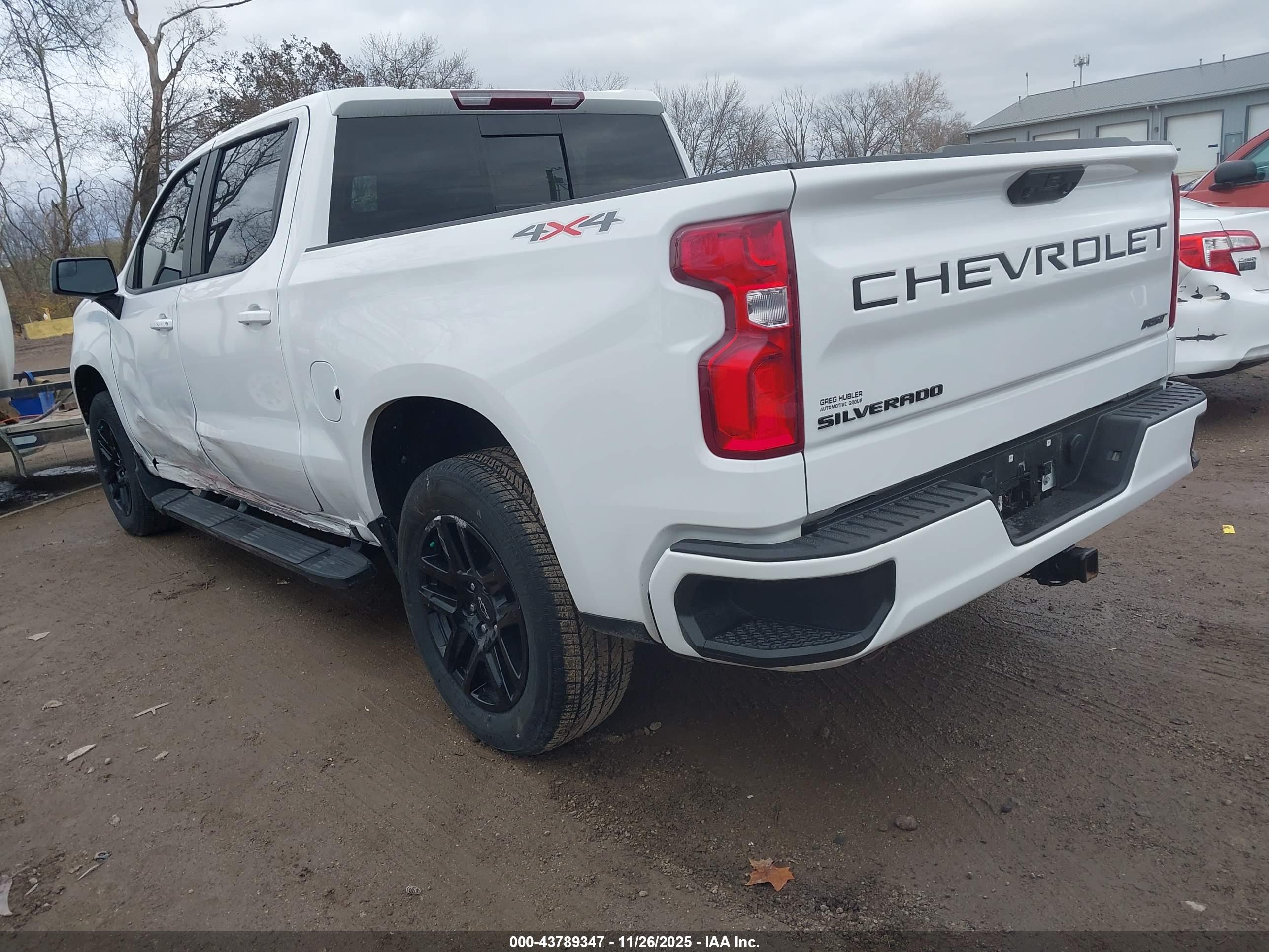 CHEVROLET SILVERADO image 3
