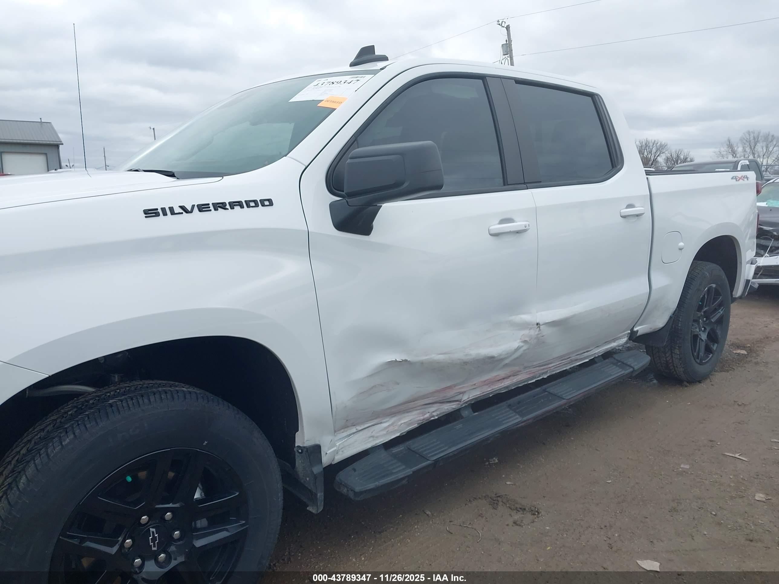 CHEVROLET SILVERADO image 6