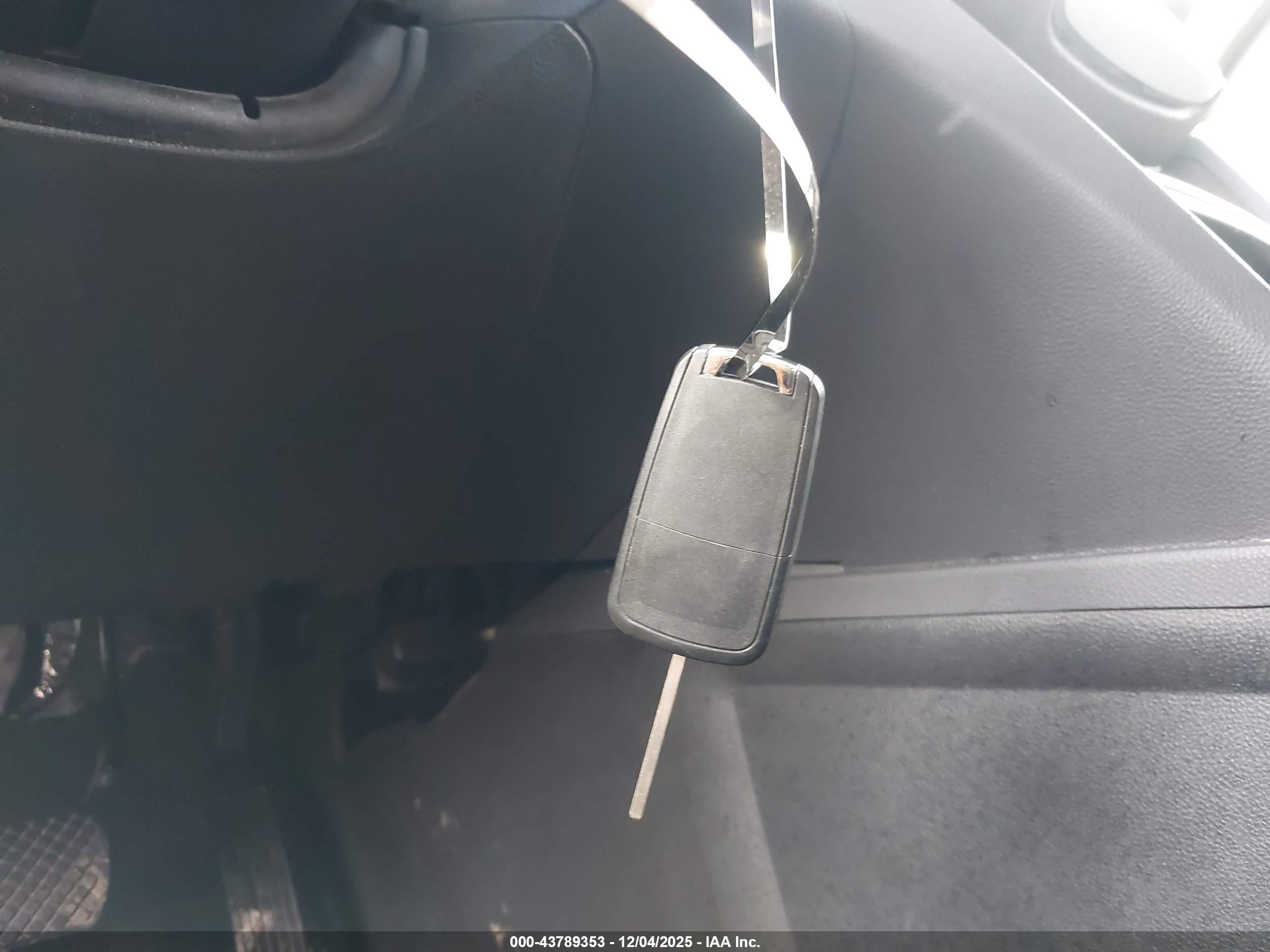 GMC TERRAIN image 11