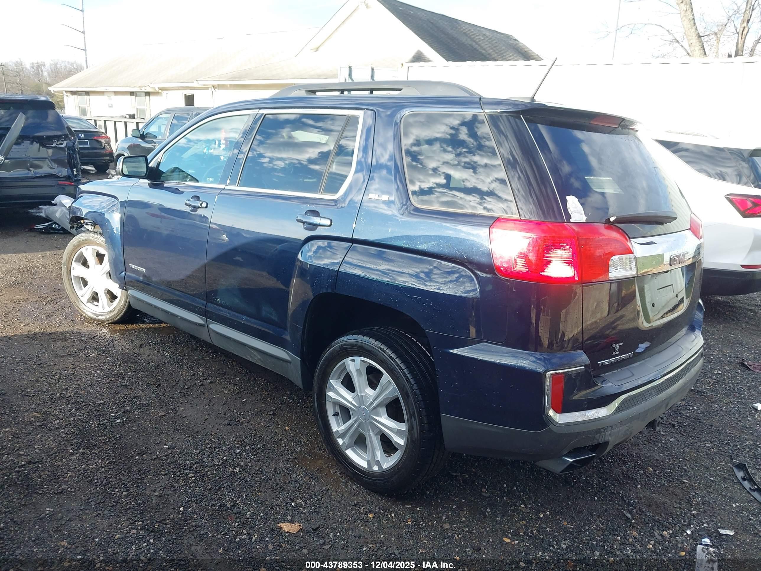 GMC TERRAIN image 3