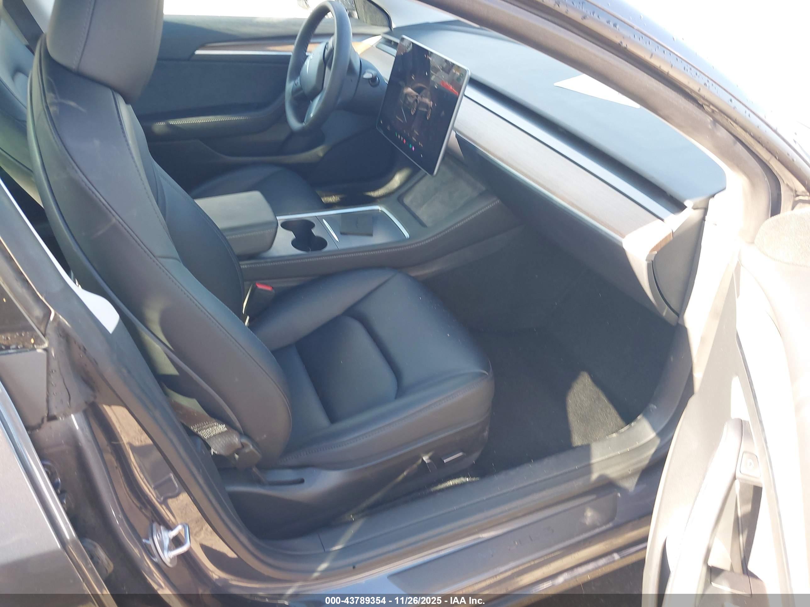 TESLA MODEL image 5