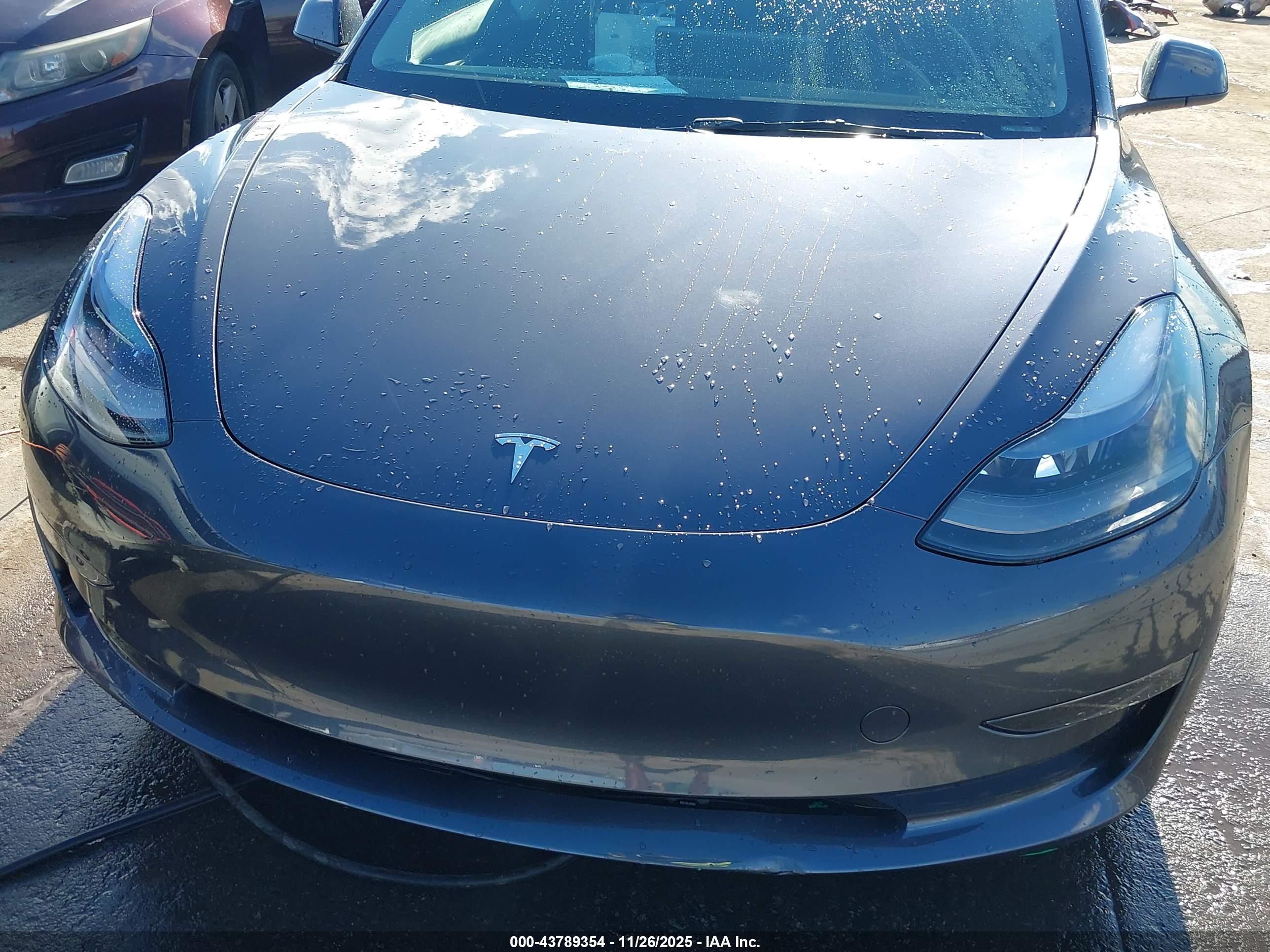 TESLA MODEL image 6