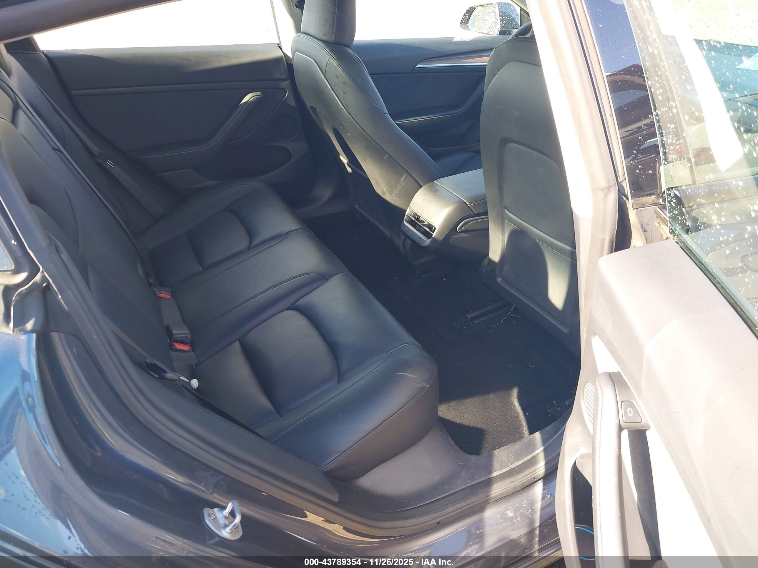 TESLA MODEL image 8