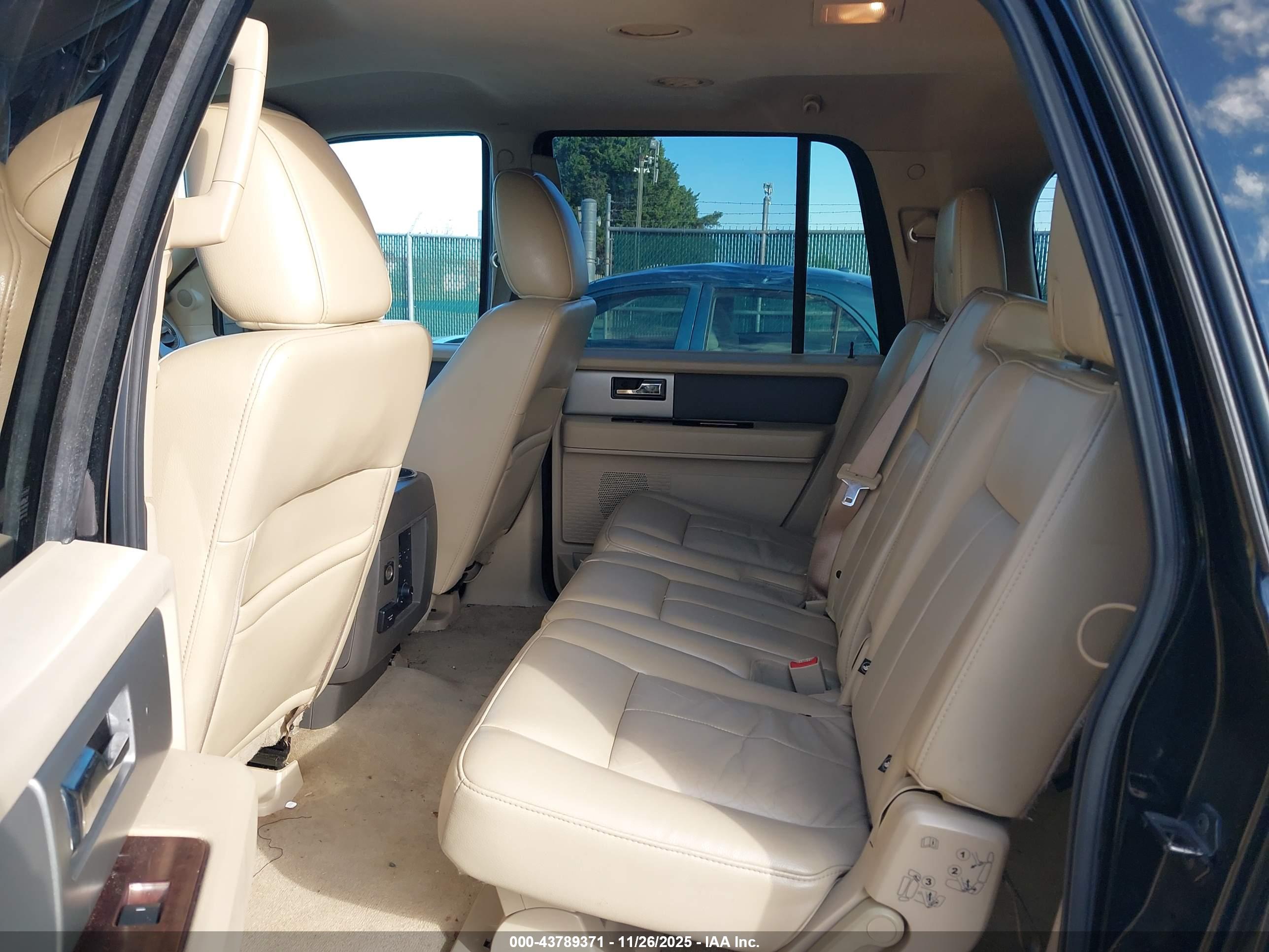 FORD EXPEDITION image 8