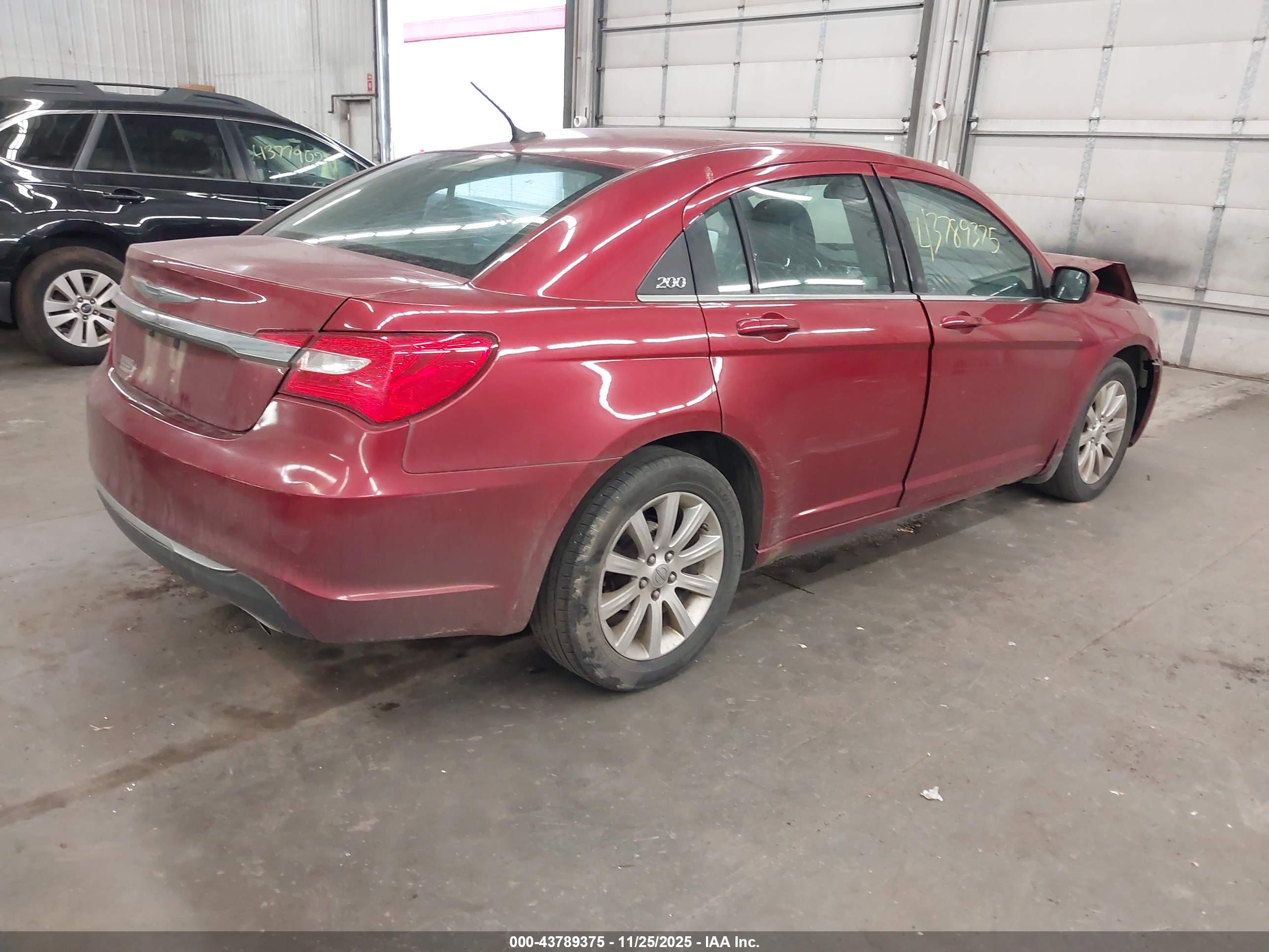 CHRYSLER 200 image 4
