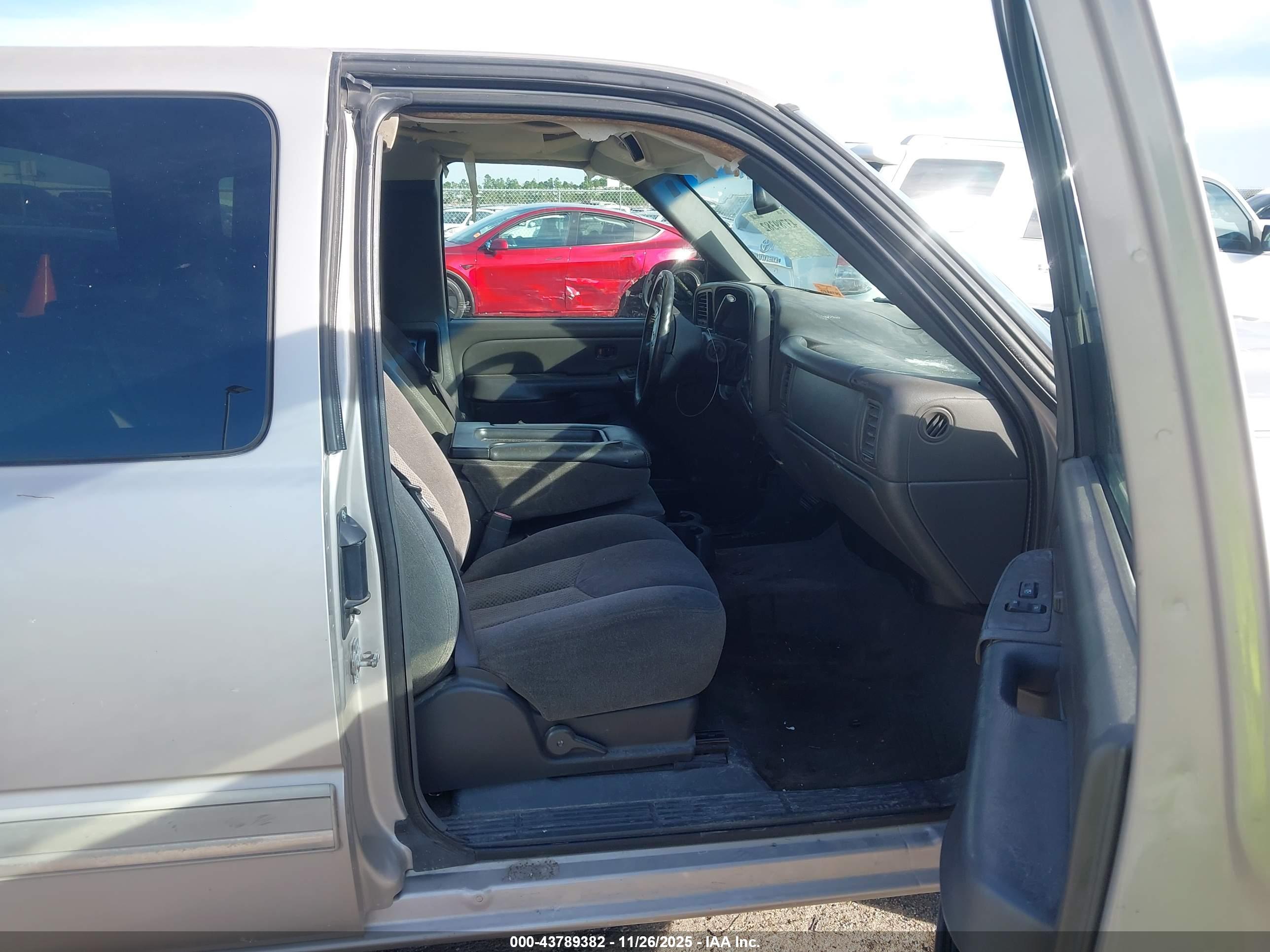 CHEVROLET SILVERADO image 5