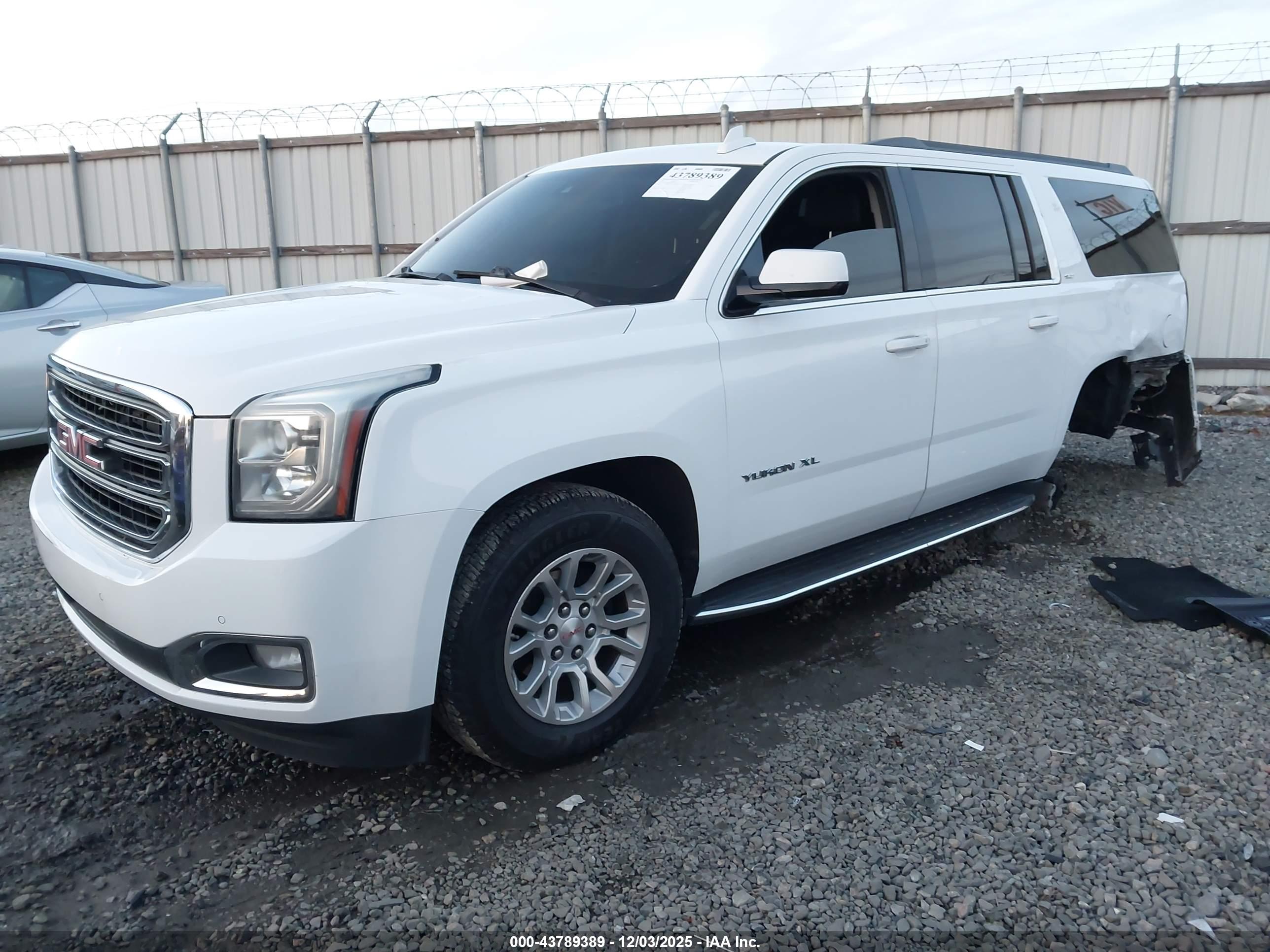 GMC YUKON image 2