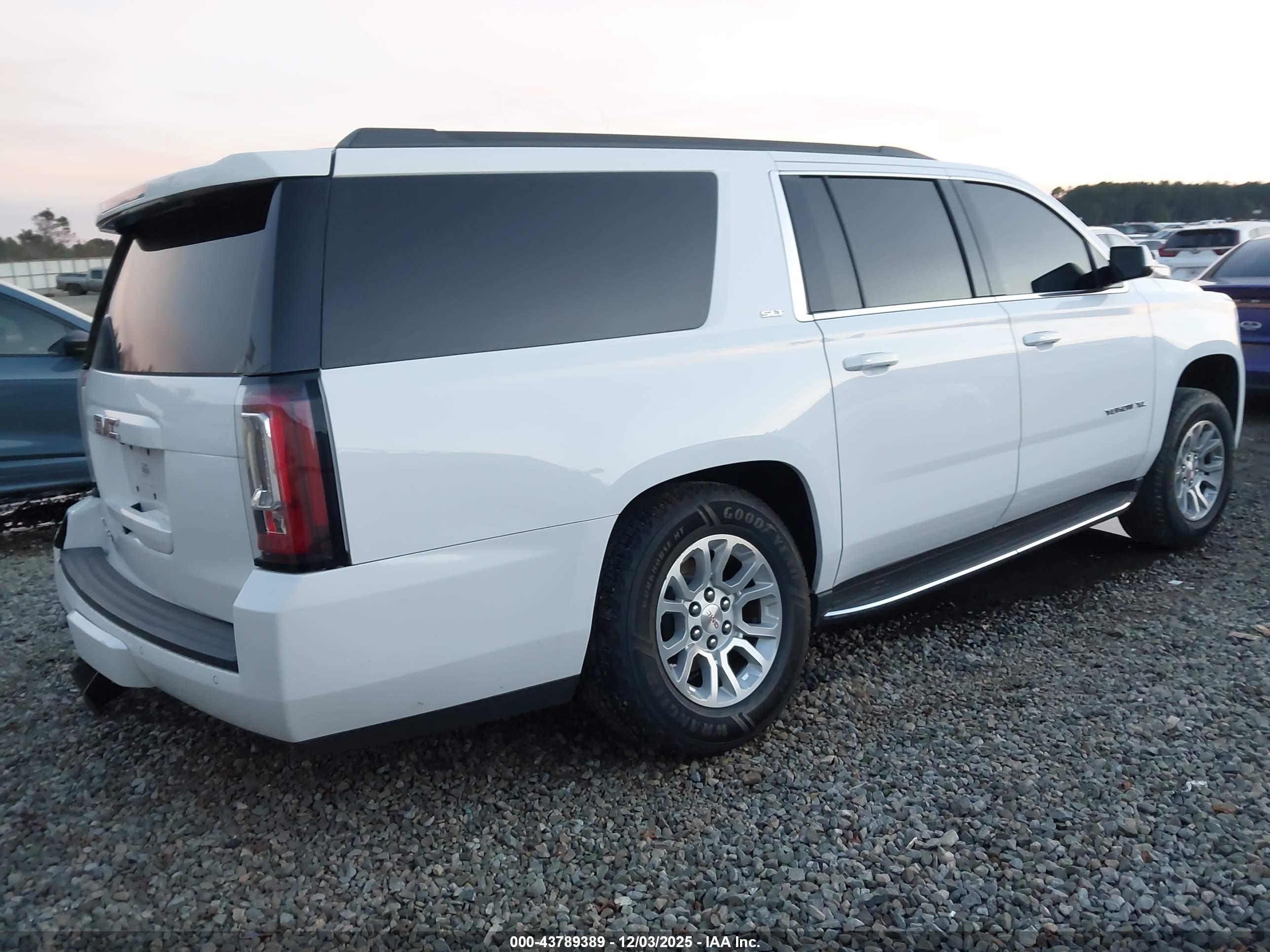 GMC YUKON image 4