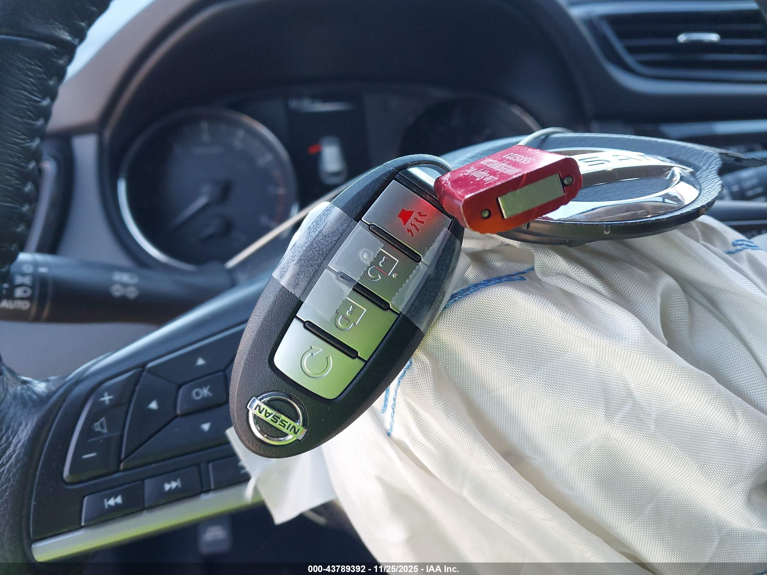 NISSAN ROGUE image 11