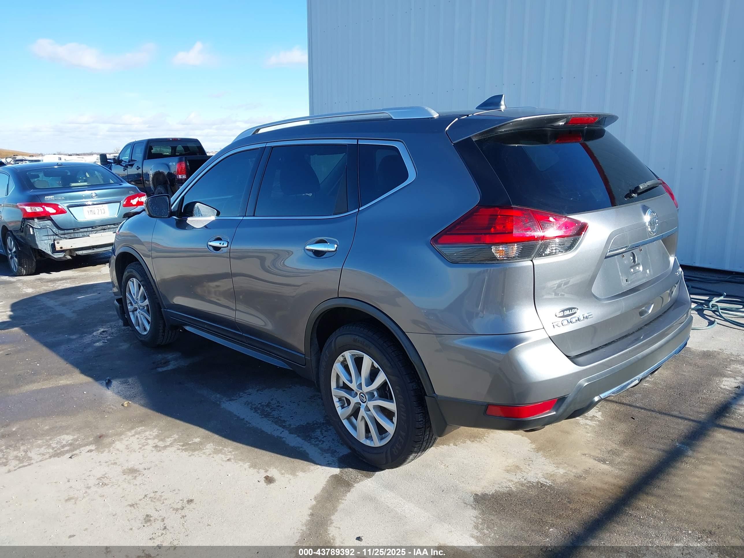 NISSAN ROGUE image 3
