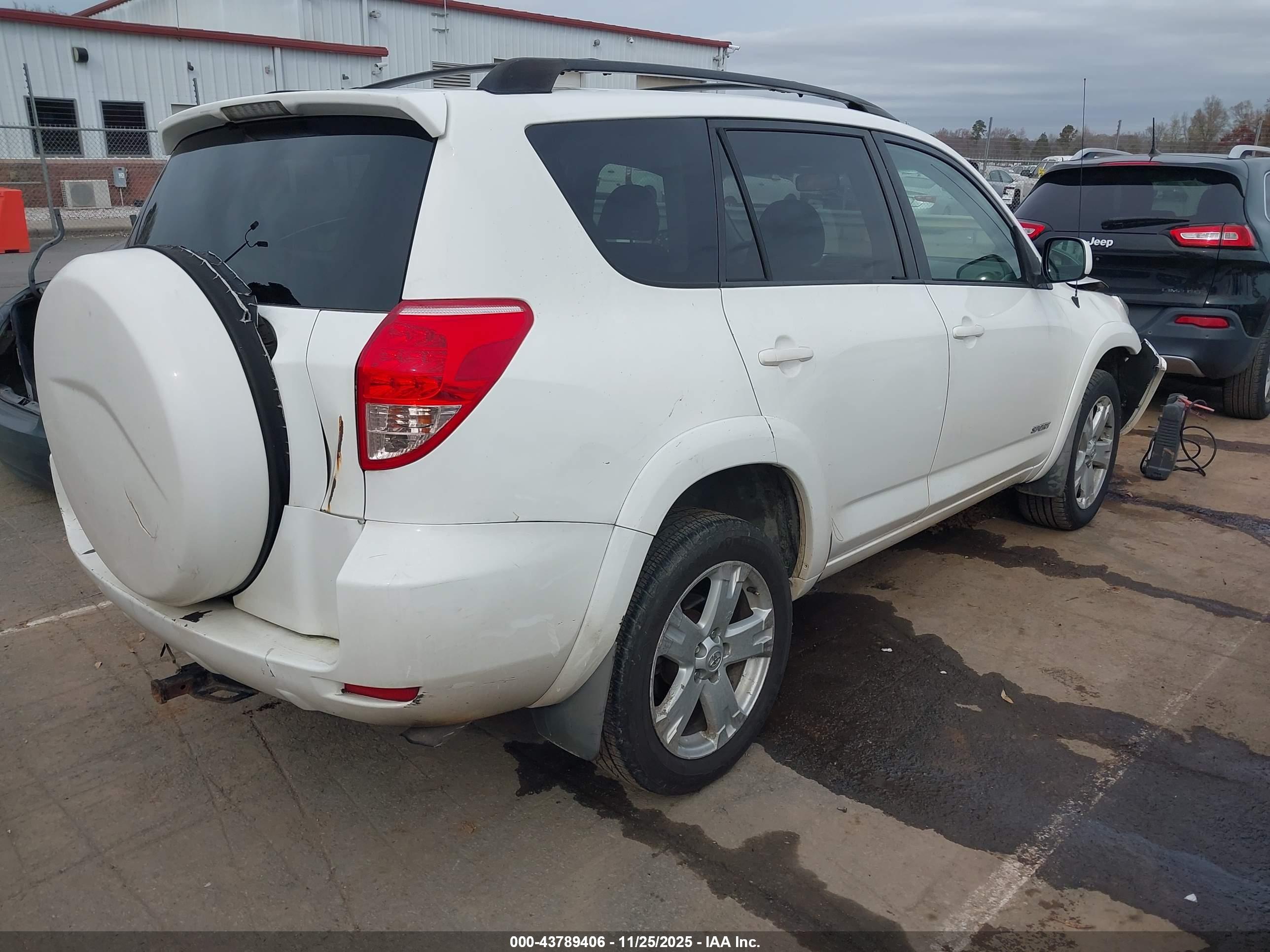 TOYOTA RAV4 image 4