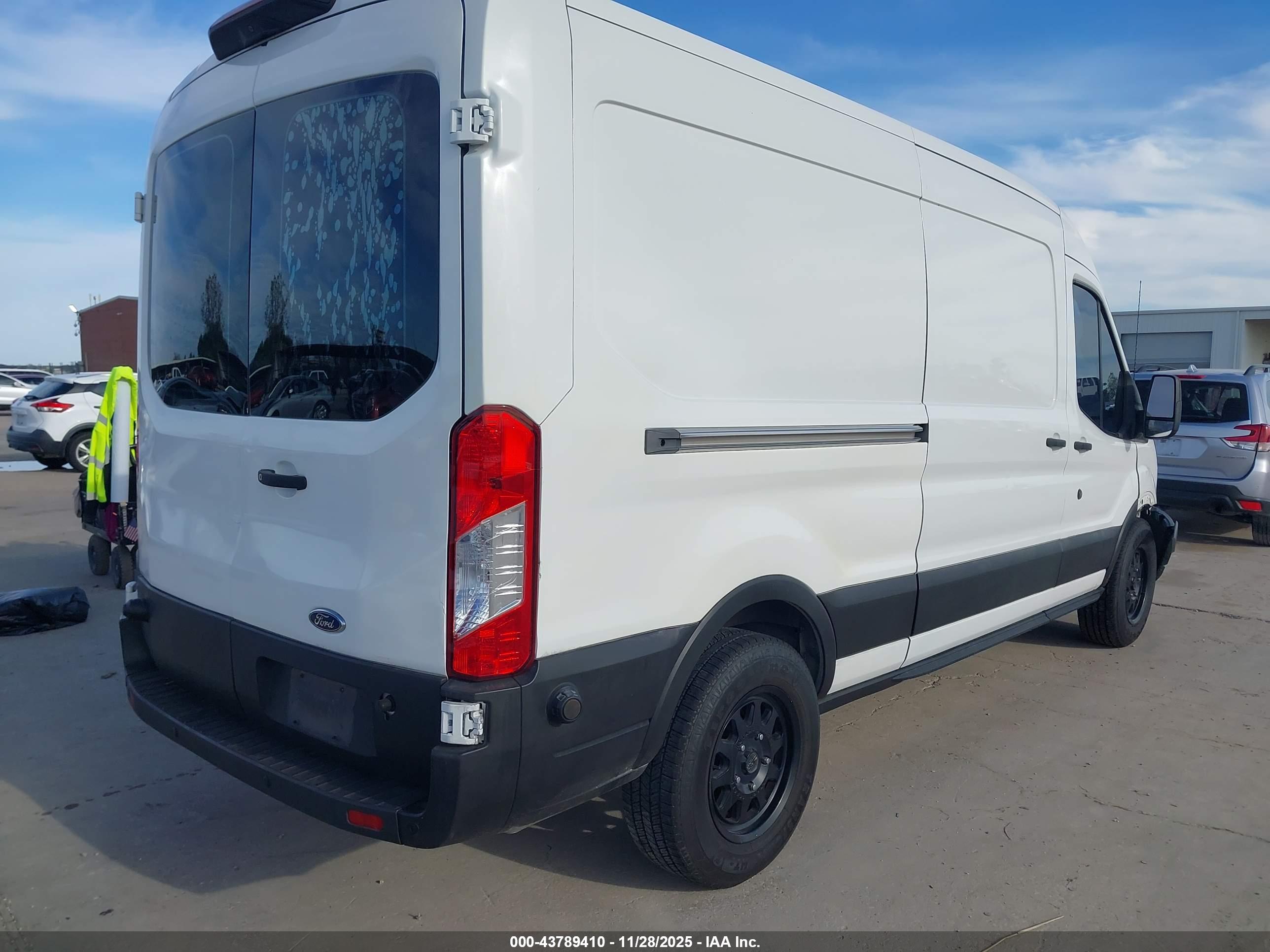 FORD TRANSIT-250 image 4
