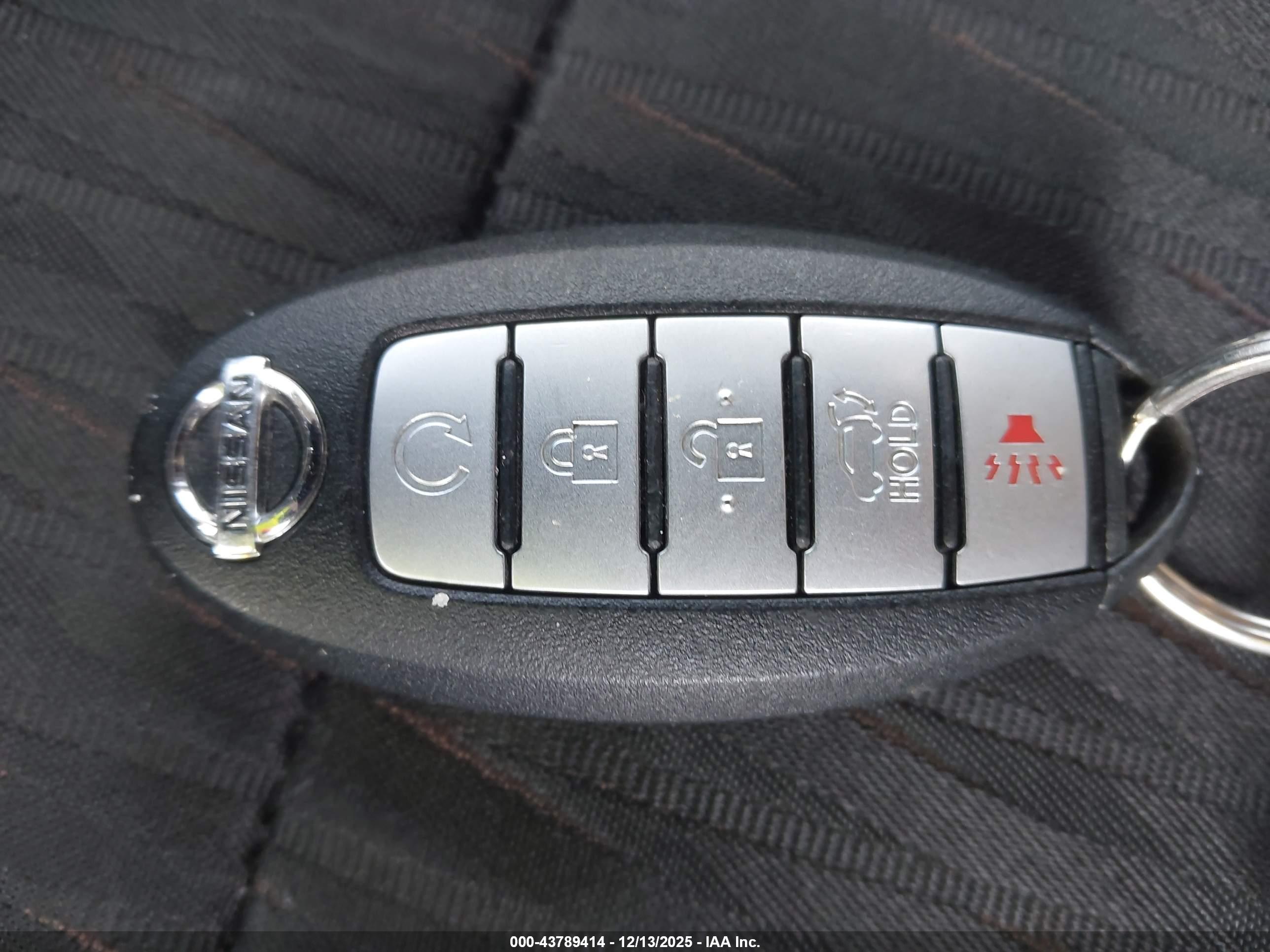 NISSAN ROGUE image 11