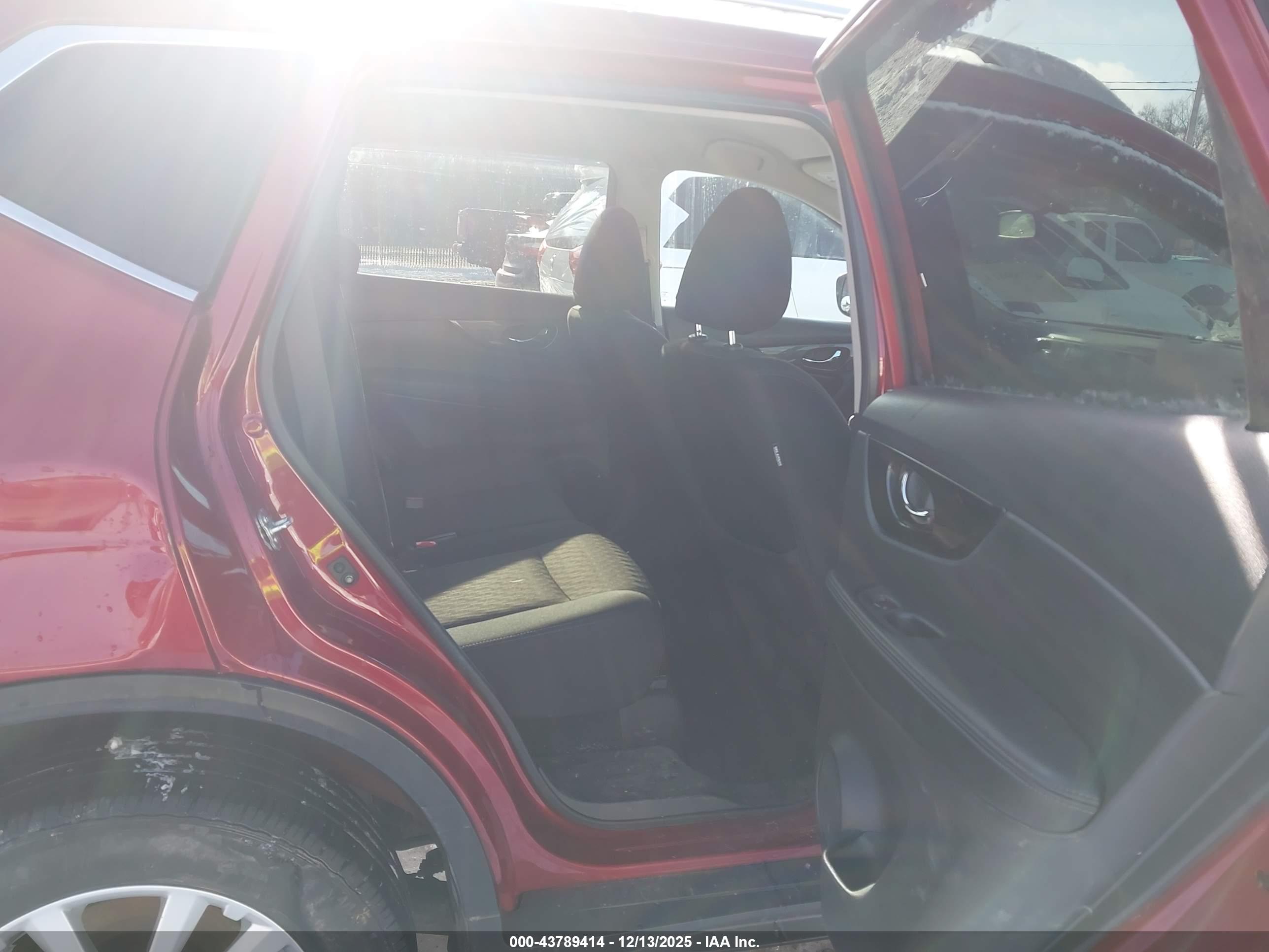 NISSAN ROGUE image 8