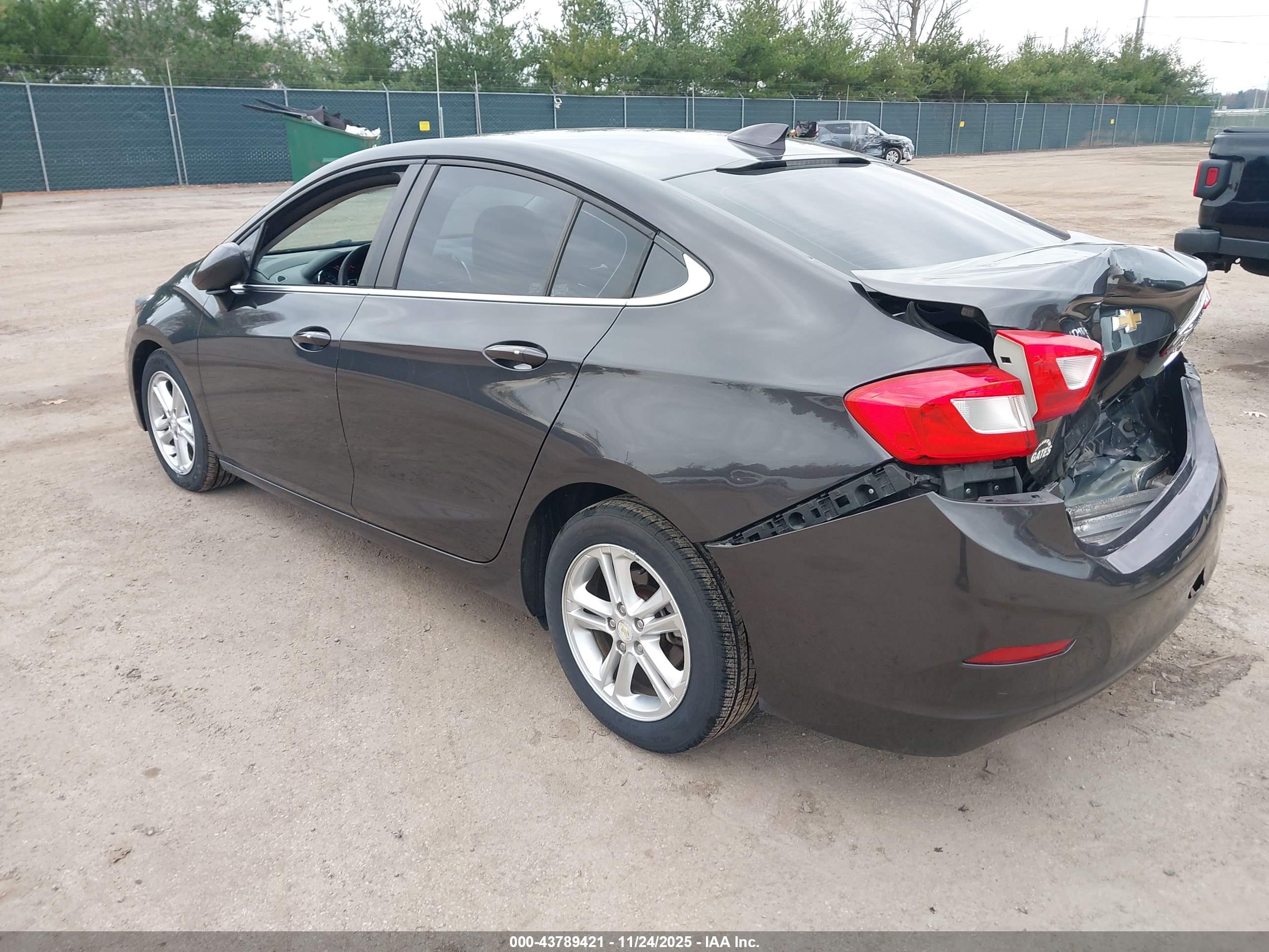 CHEVROLET CRUZE image 3