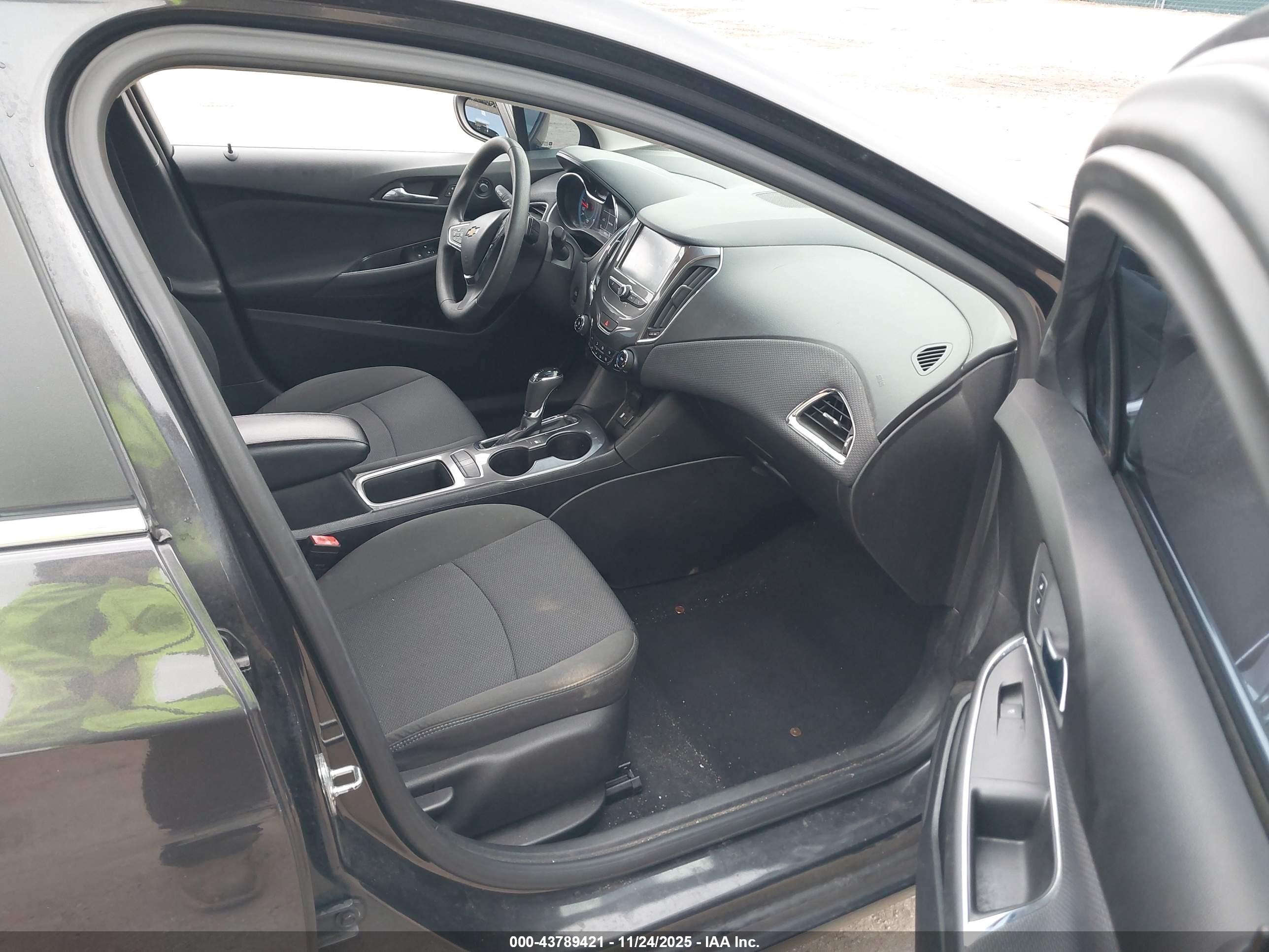CHEVROLET CRUZE image 5