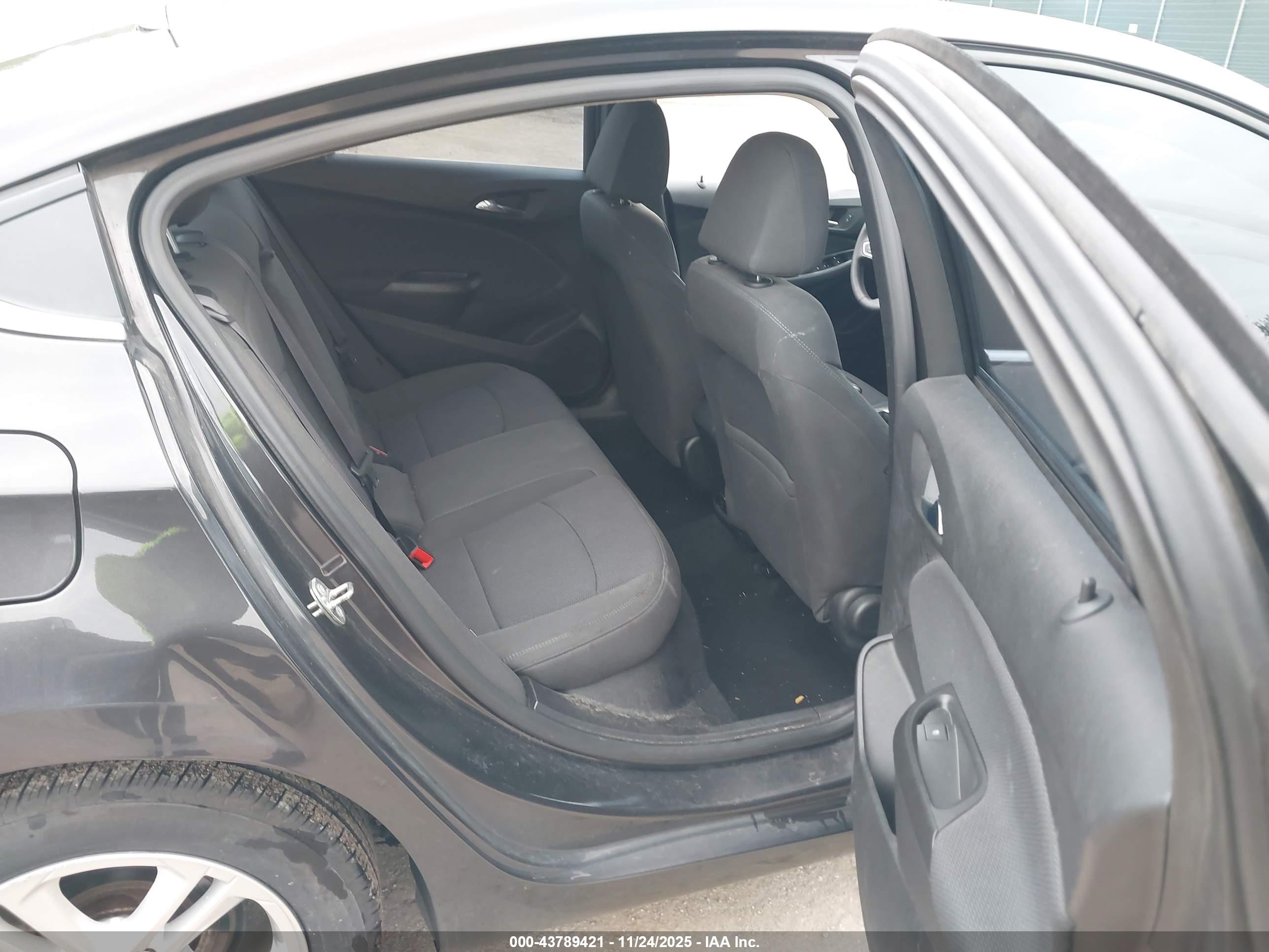 CHEVROLET CRUZE image 8