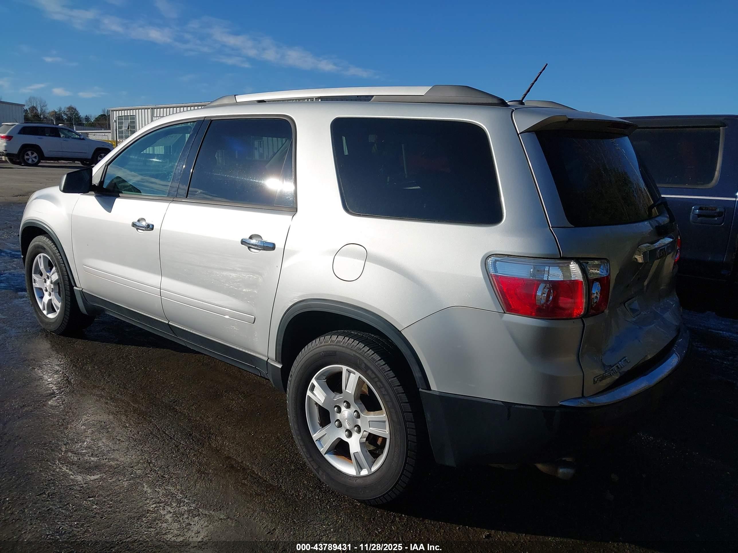 GMC ACADIA image 3