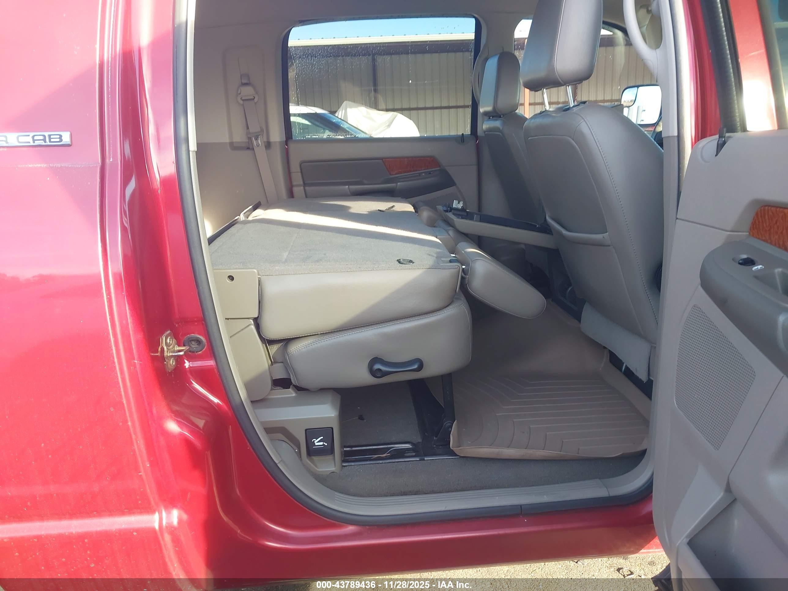 DODGE RAM image 8