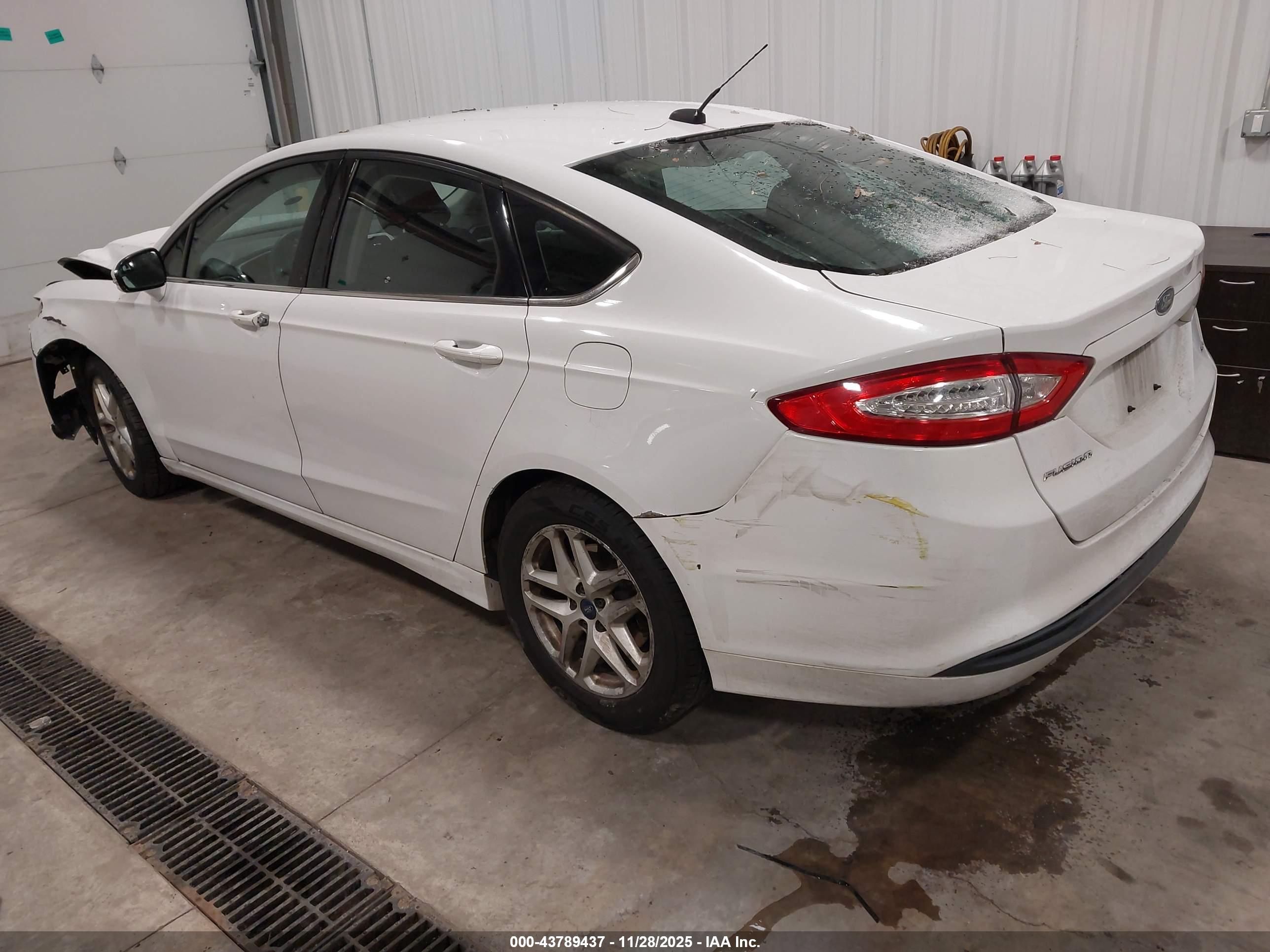 FORD FUSION image 3
