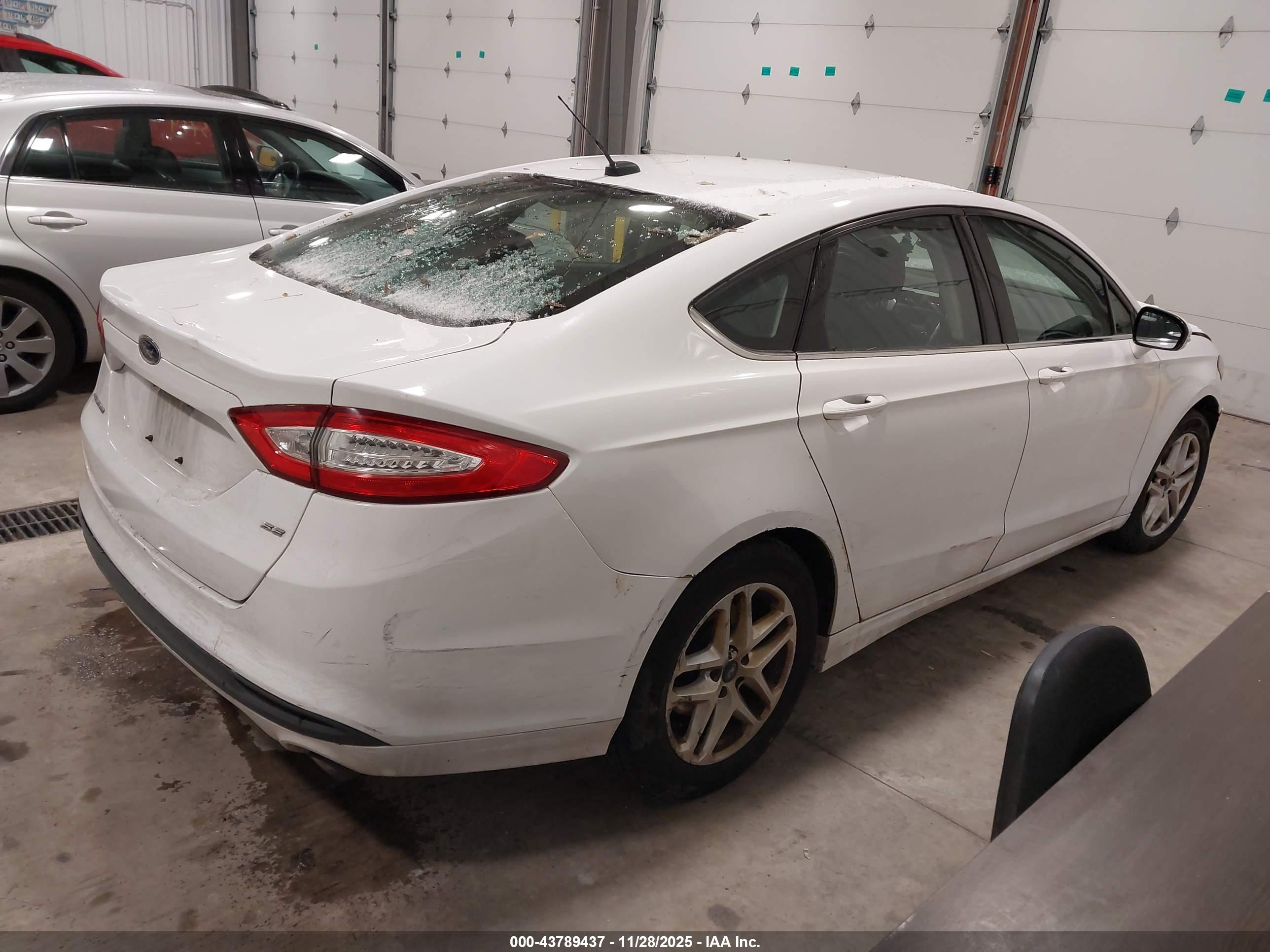 FORD FUSION image 4