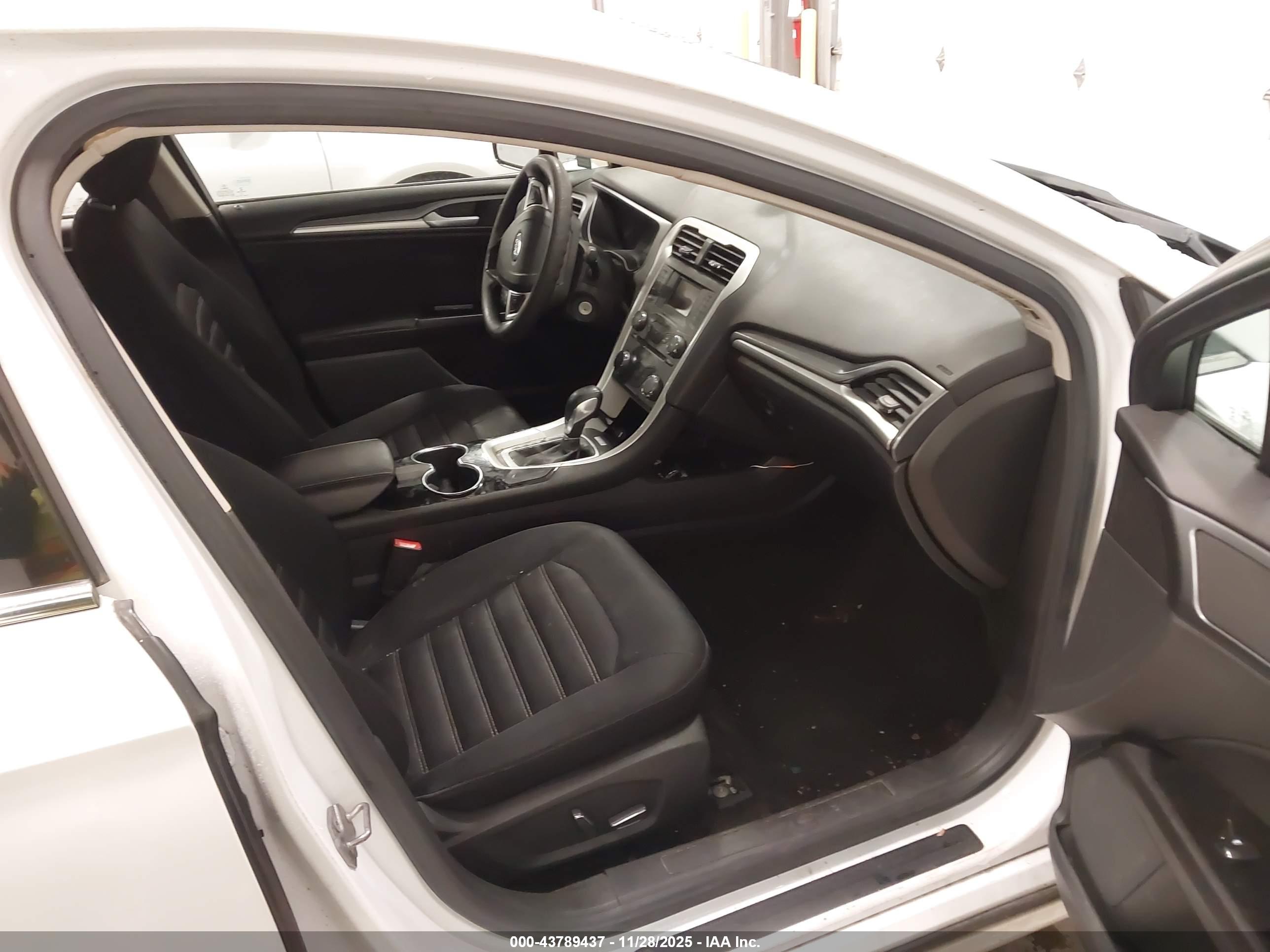 FORD FUSION image 5