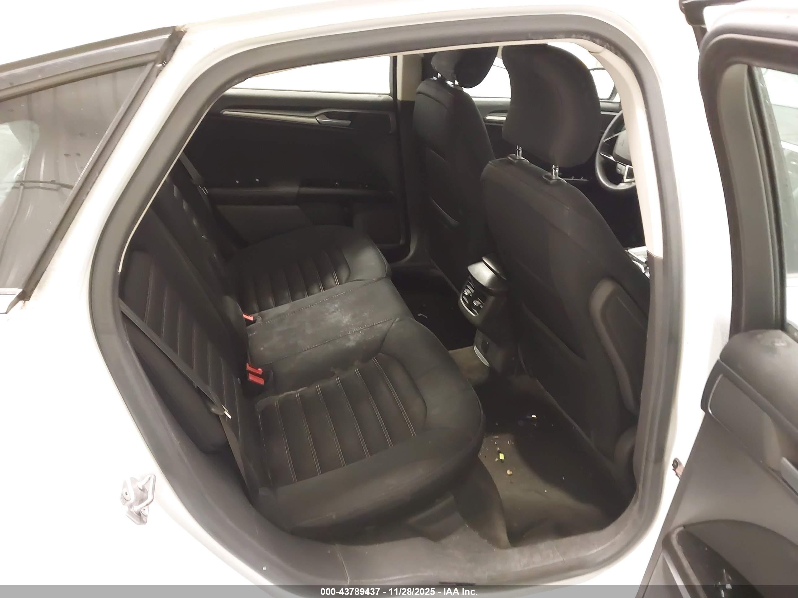 FORD FUSION image 8