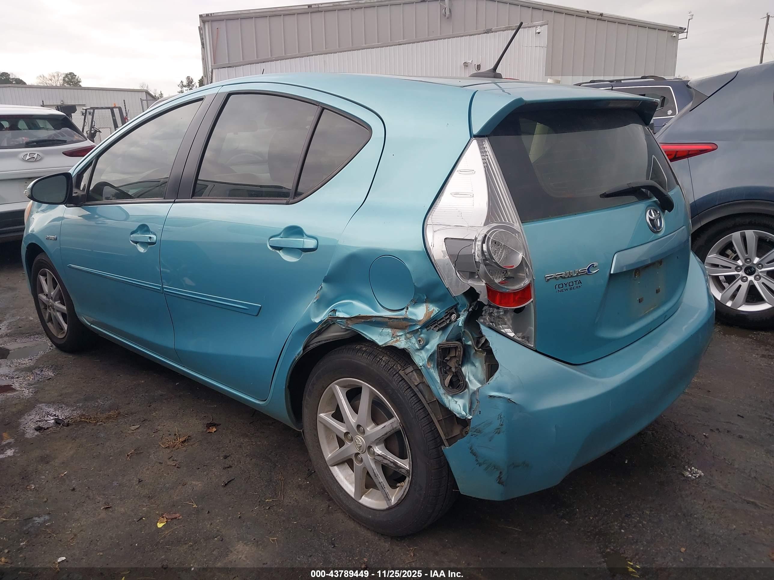 TOYOTA PRIUS image 6