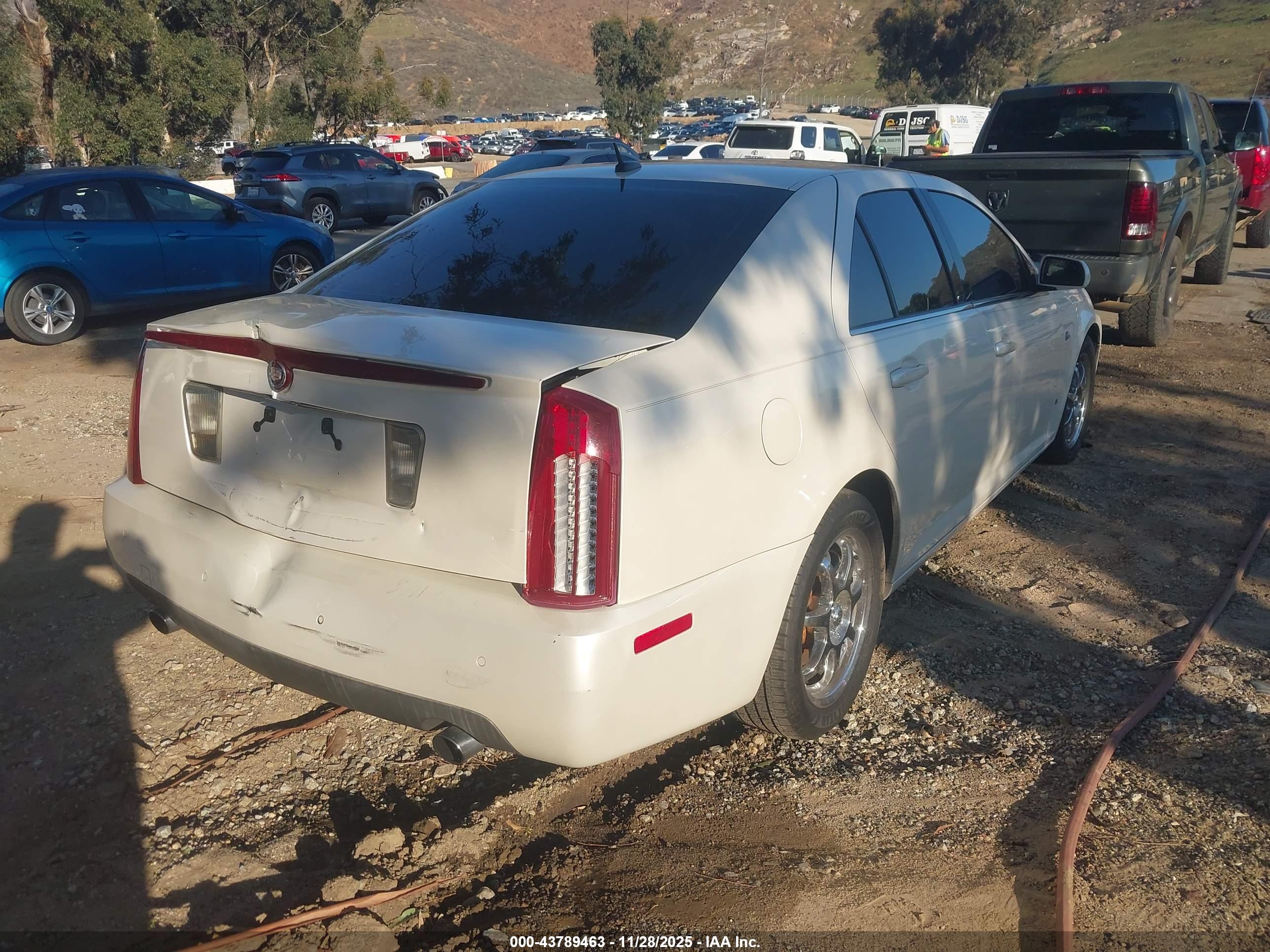 CADILLAC STS image 4