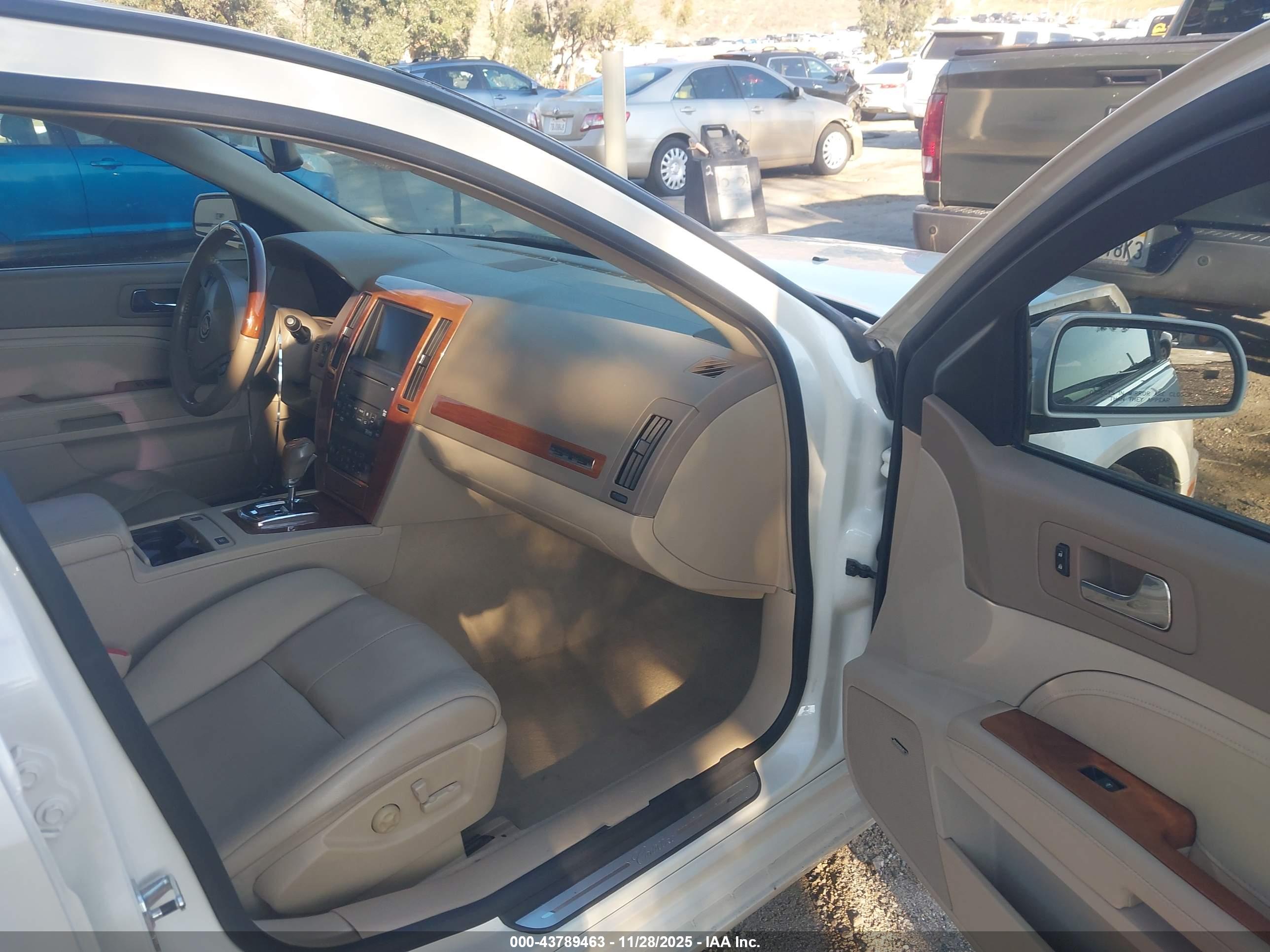 CADILLAC STS image 5