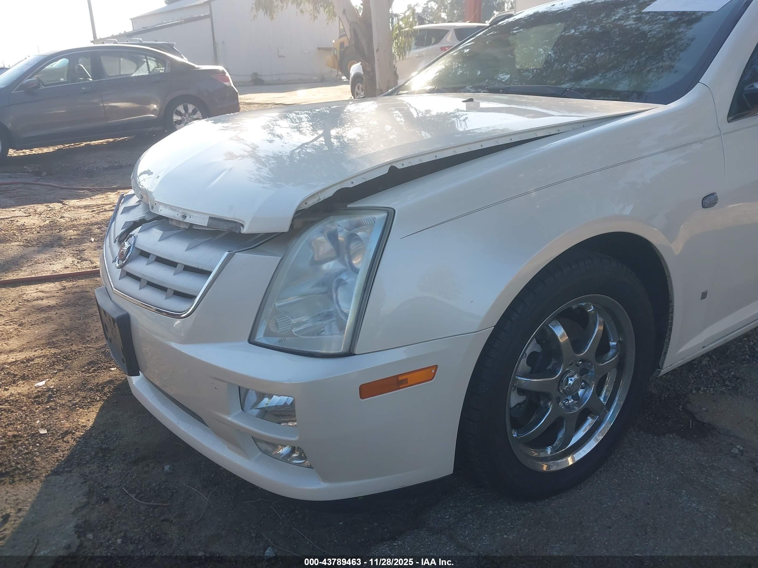 CADILLAC STS image 6
